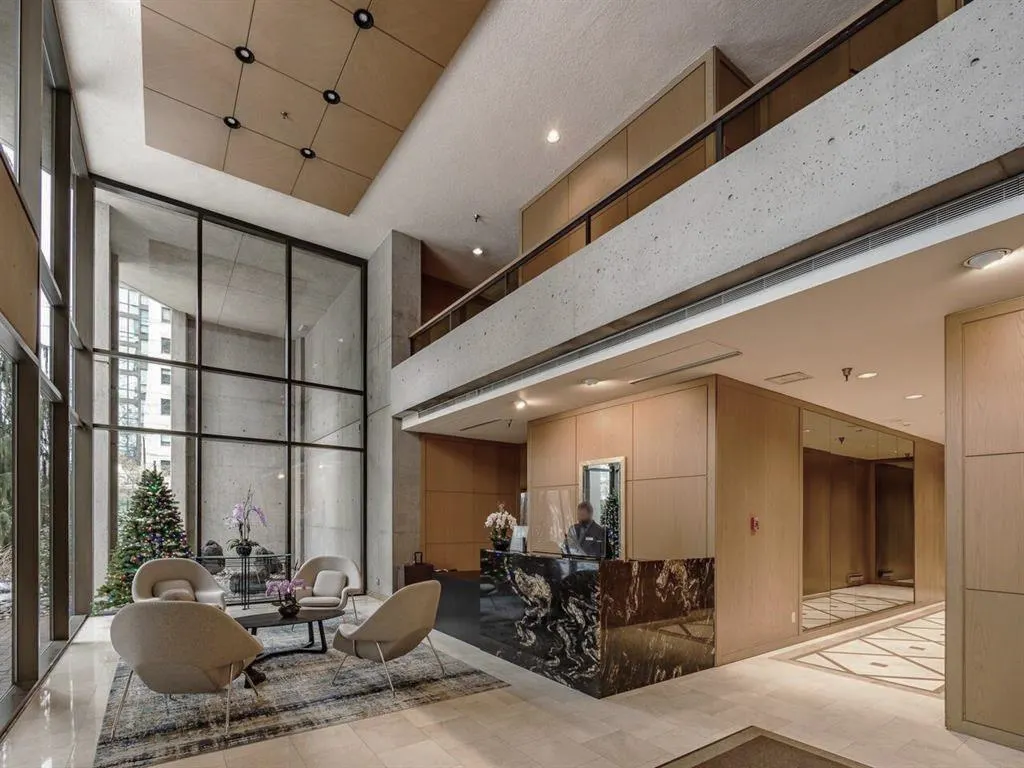 02 738 Broughton Street