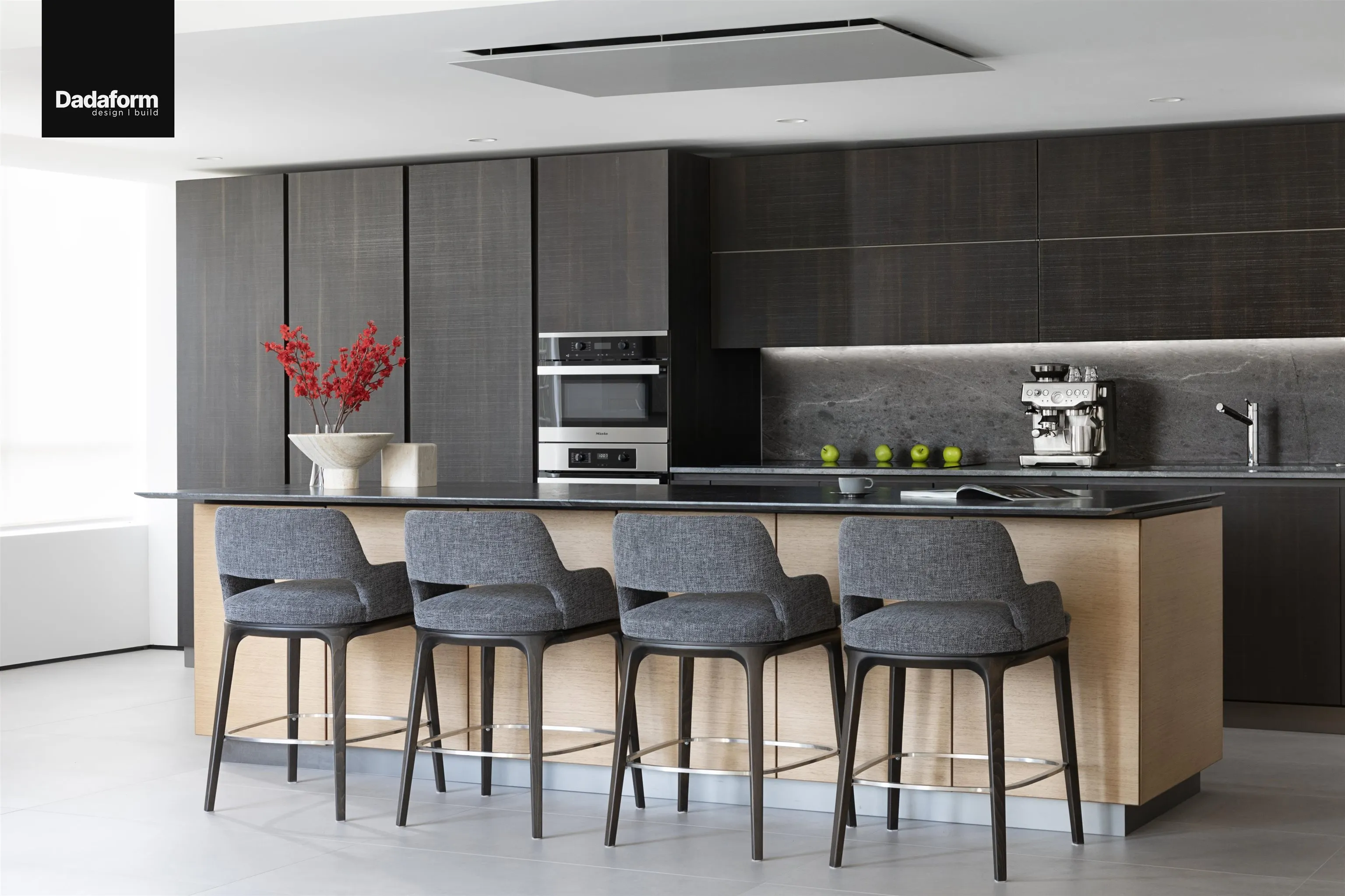 02 738 Broughton Street