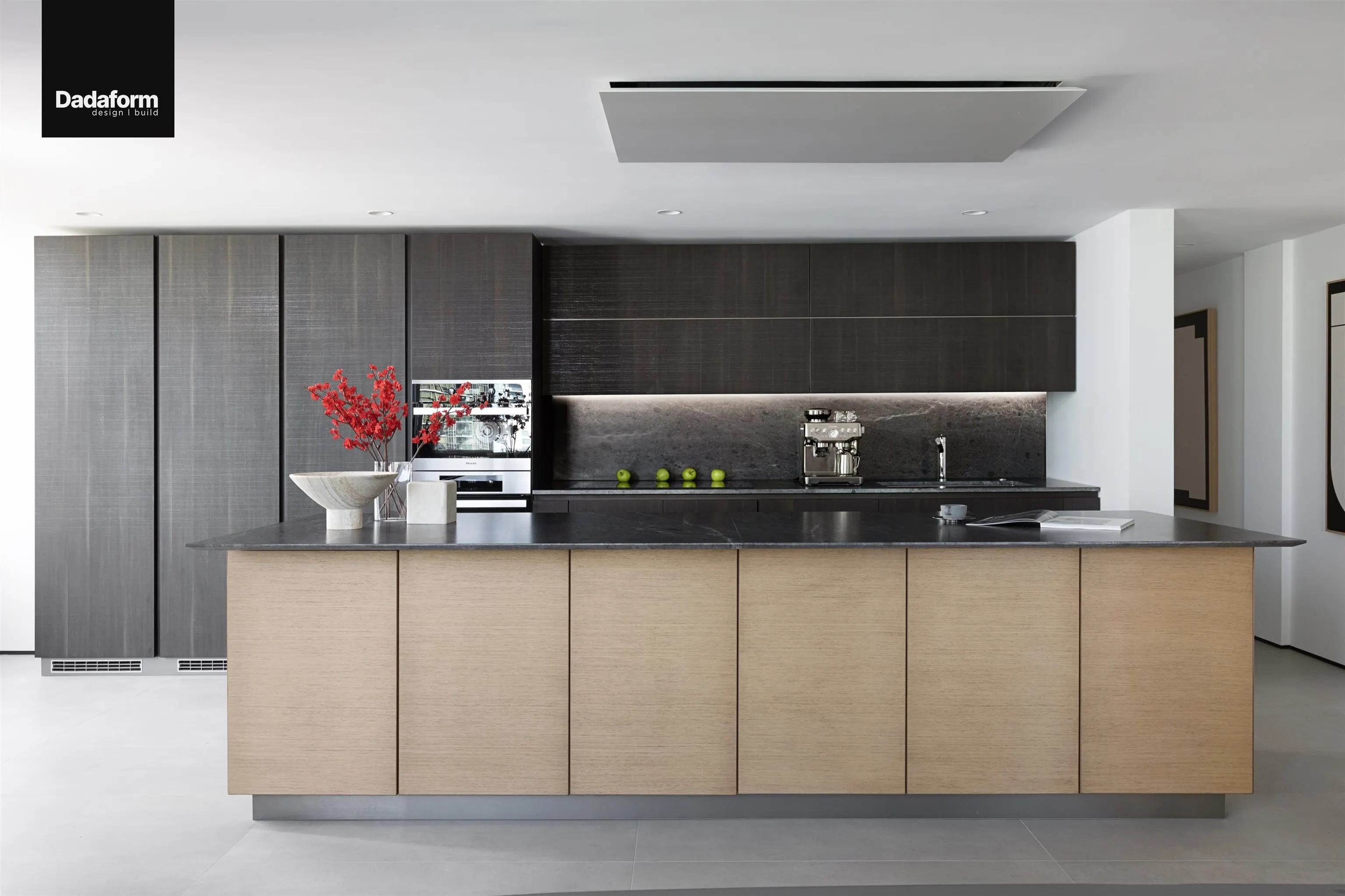 02 738 Broughton Street