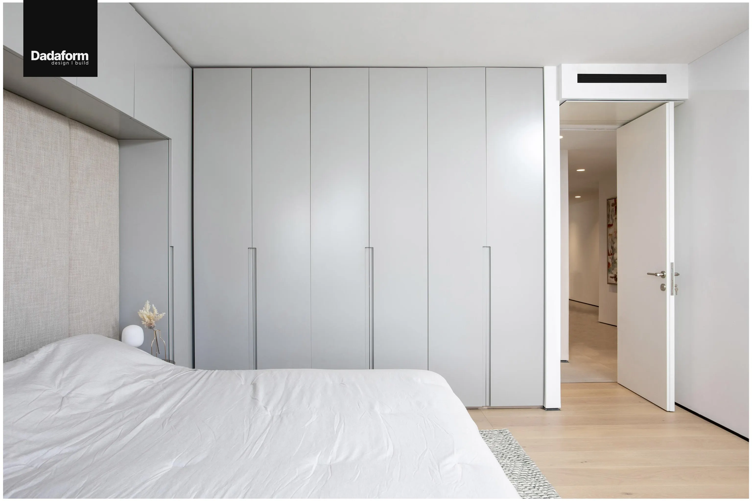 02 738 Broughton Street