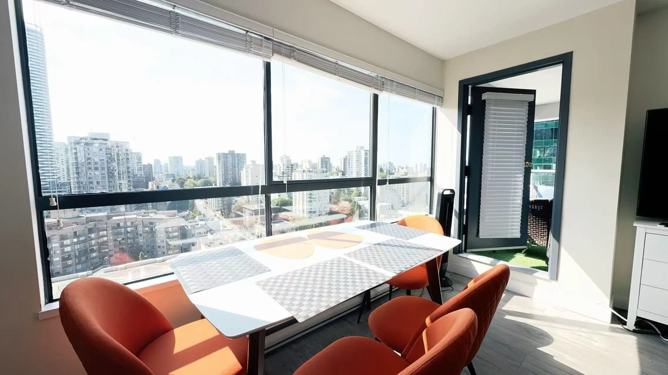 1810 1060 Alberni Street