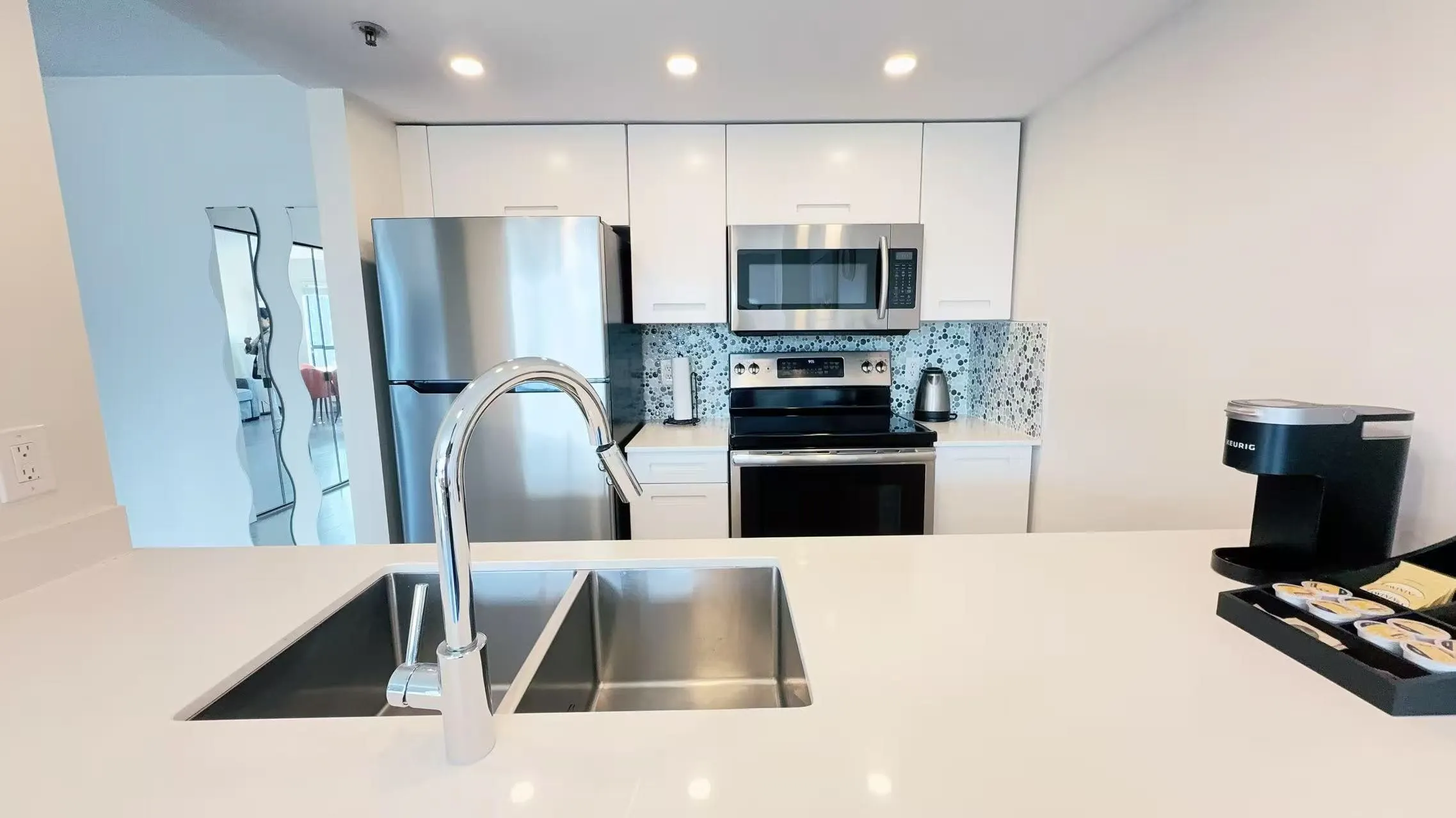 1810 1060 Alberni Street