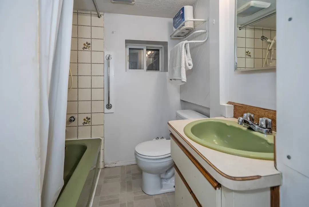 2242 Foothills Court