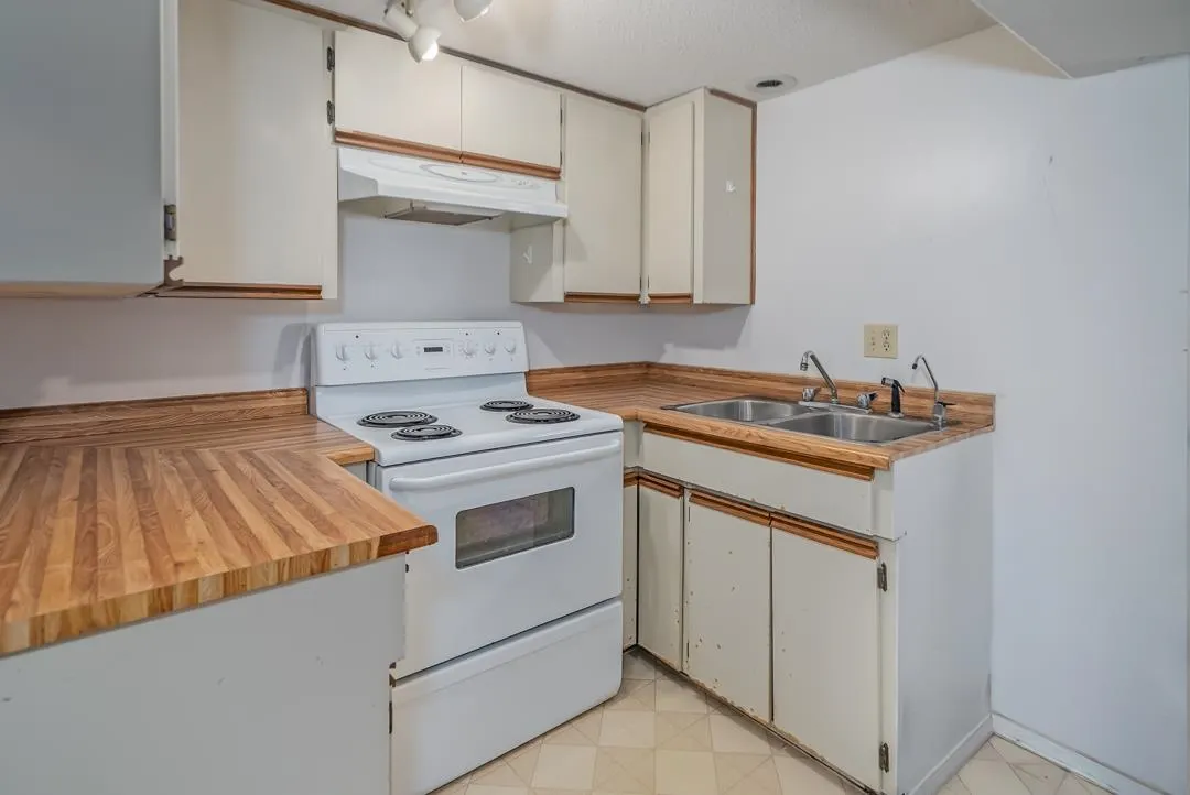 2242 Foothills Court