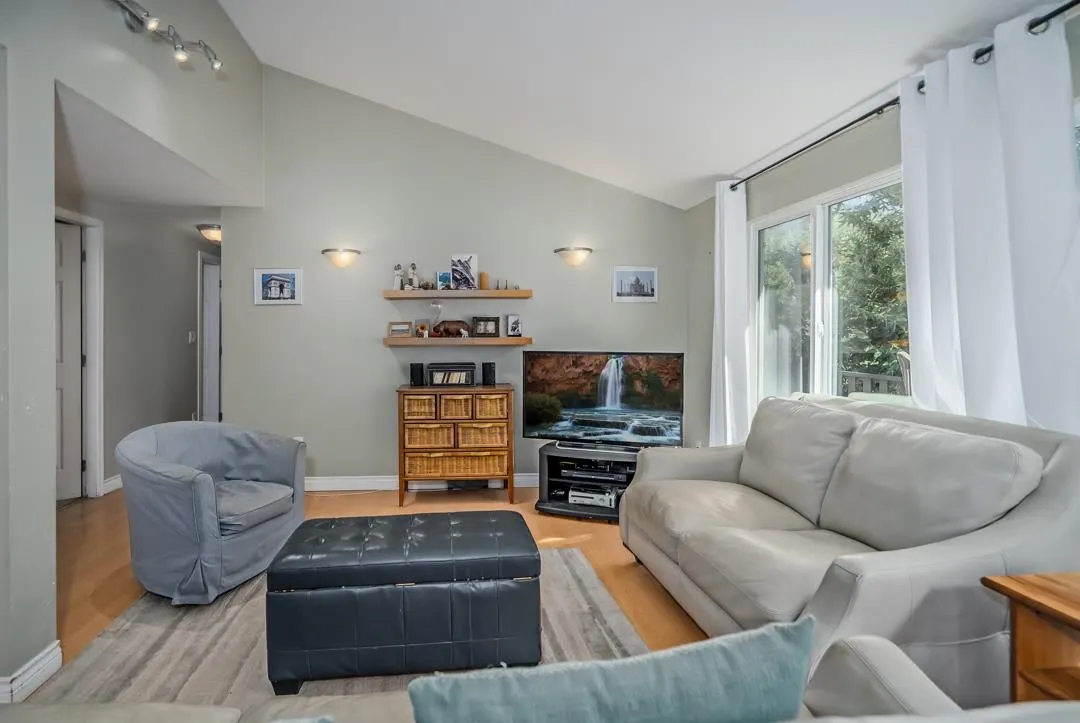 2242 Foothills Court