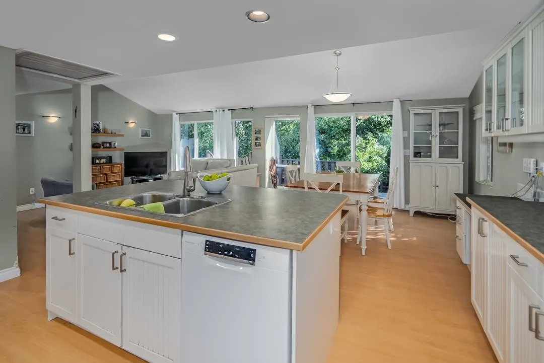 2242 Foothills Court