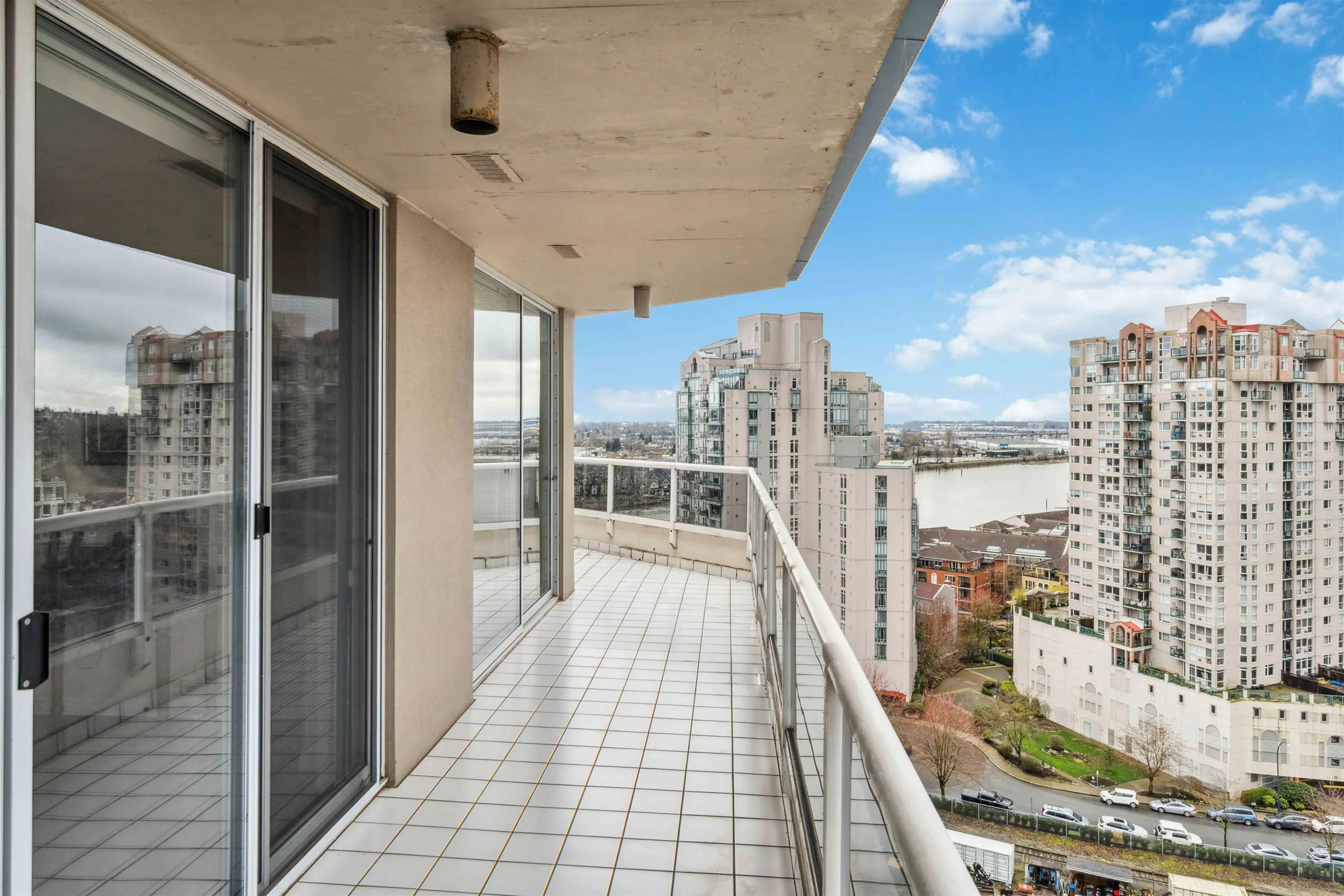 1903 1245 Quayside Drive