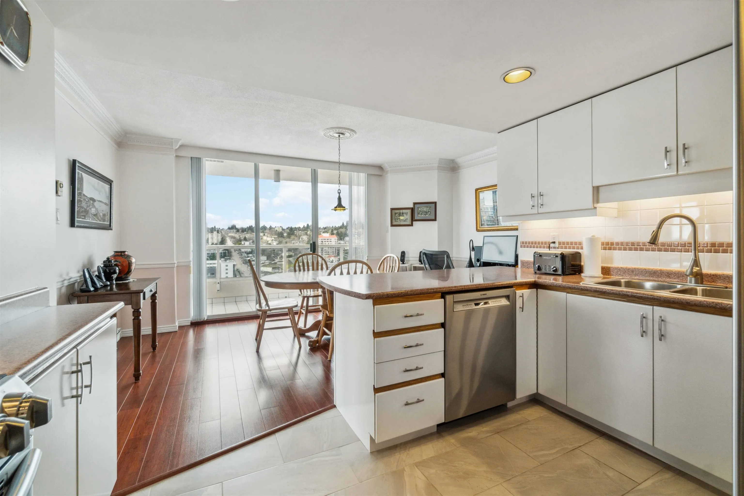 1903 1245 Quayside Drive