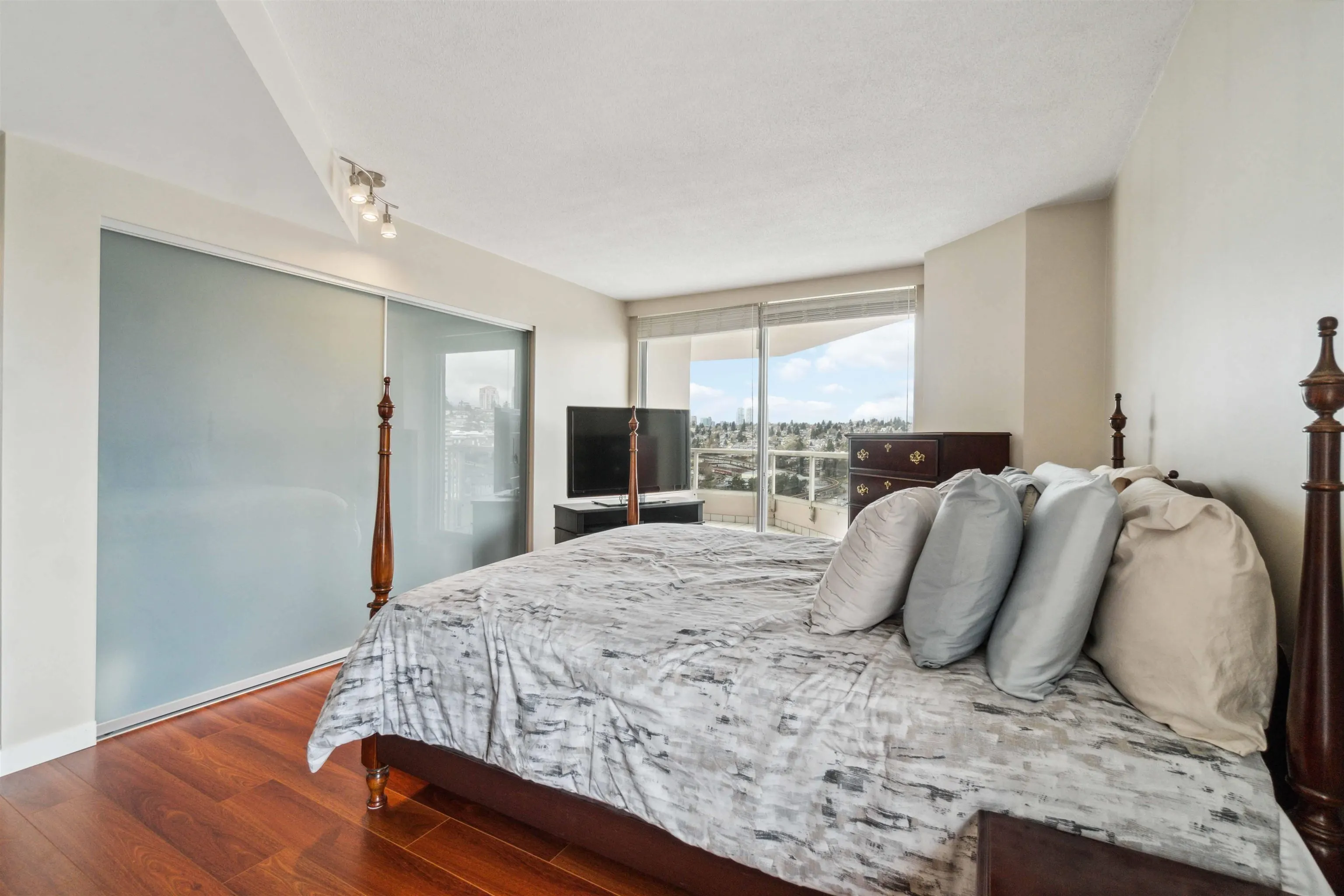 1903 1245 Quayside Drive