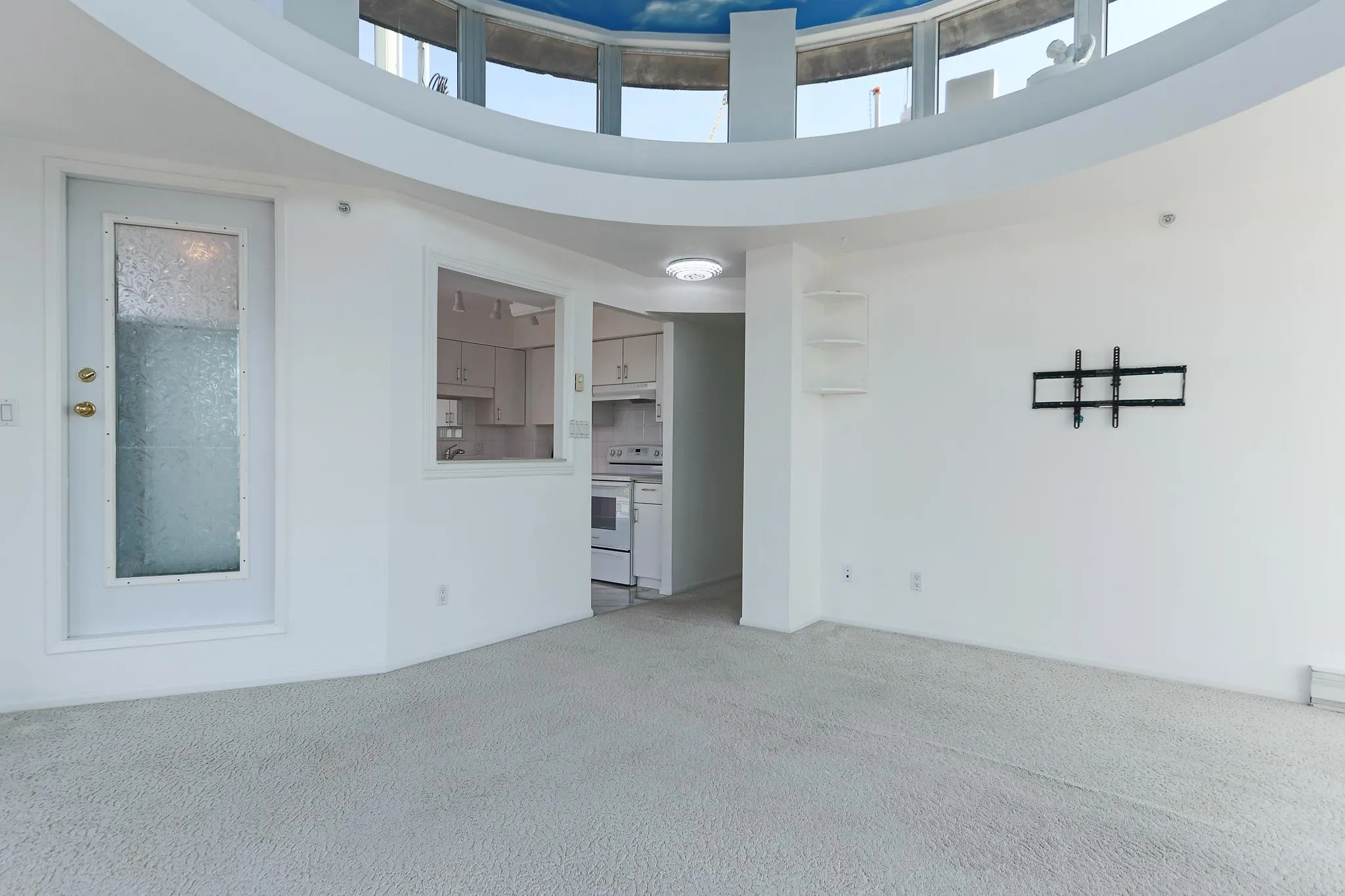 903 288 E 8 Avenue