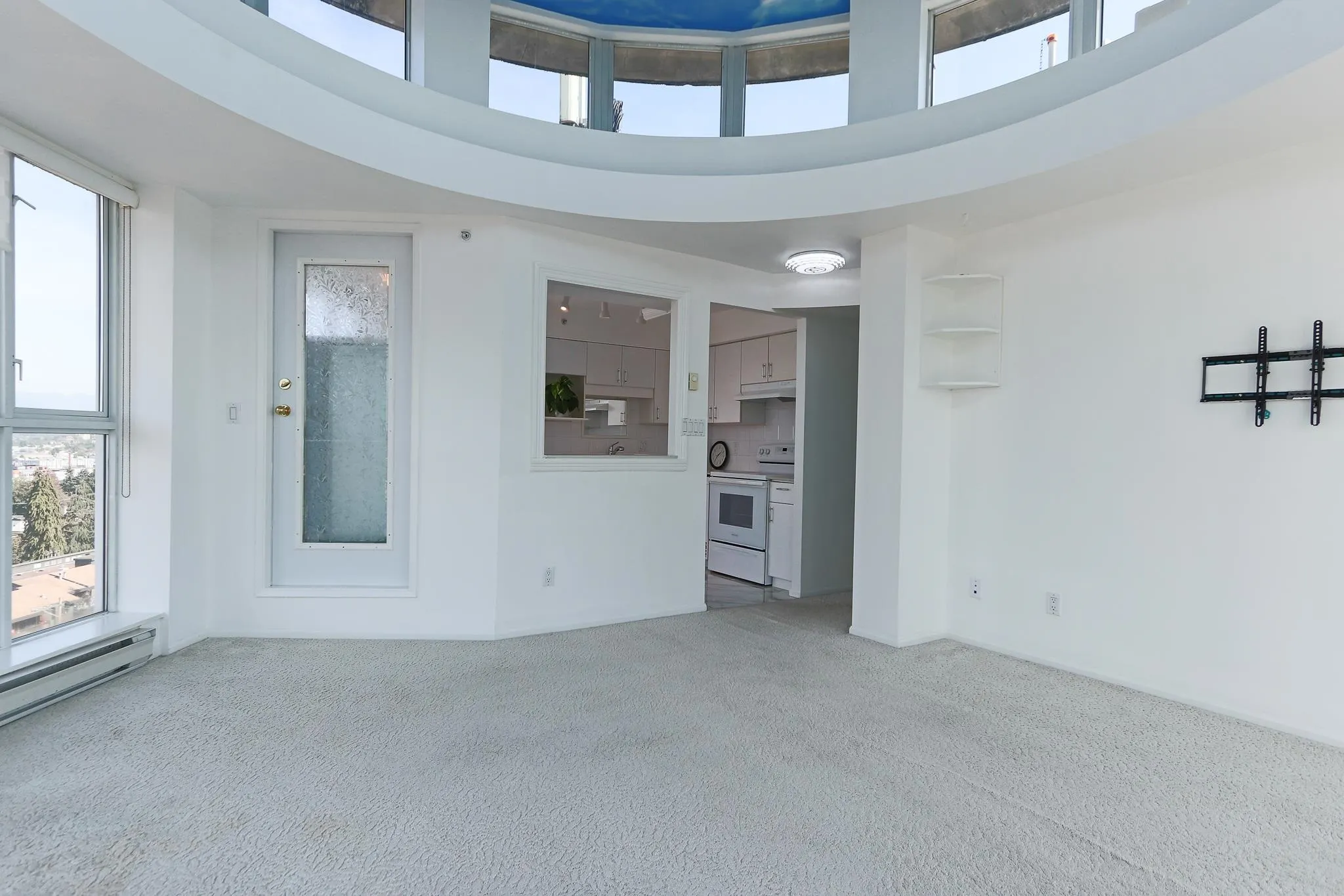 903 288 E 8 Avenue