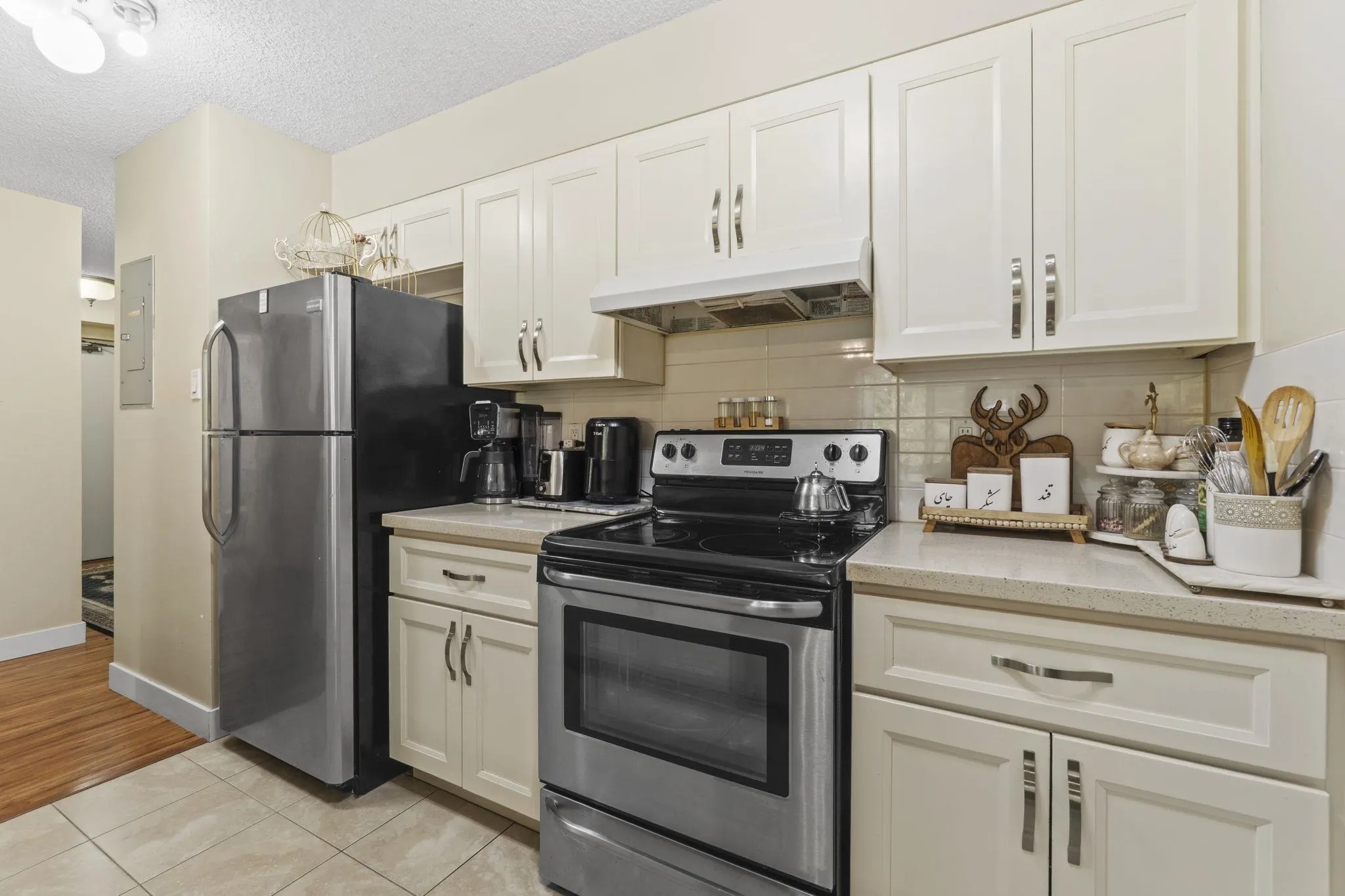 401 9521 Cardston Court