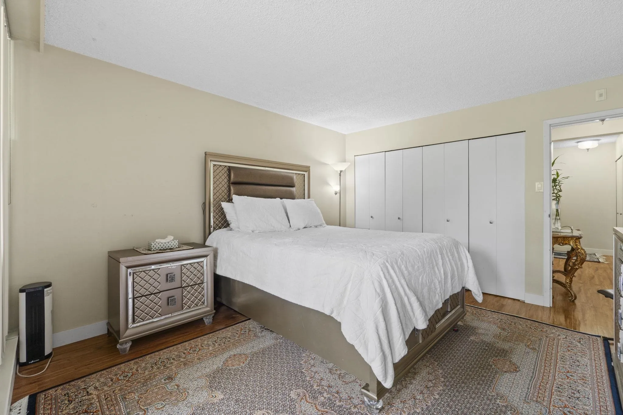 401 9521 Cardston Court