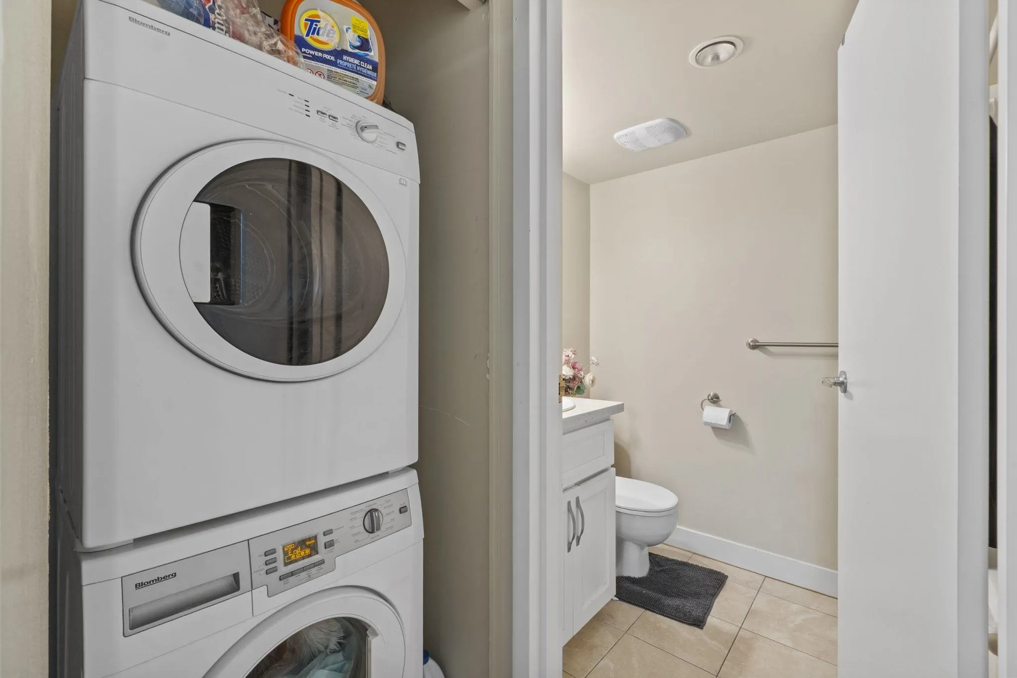 401 9521 Cardston Court