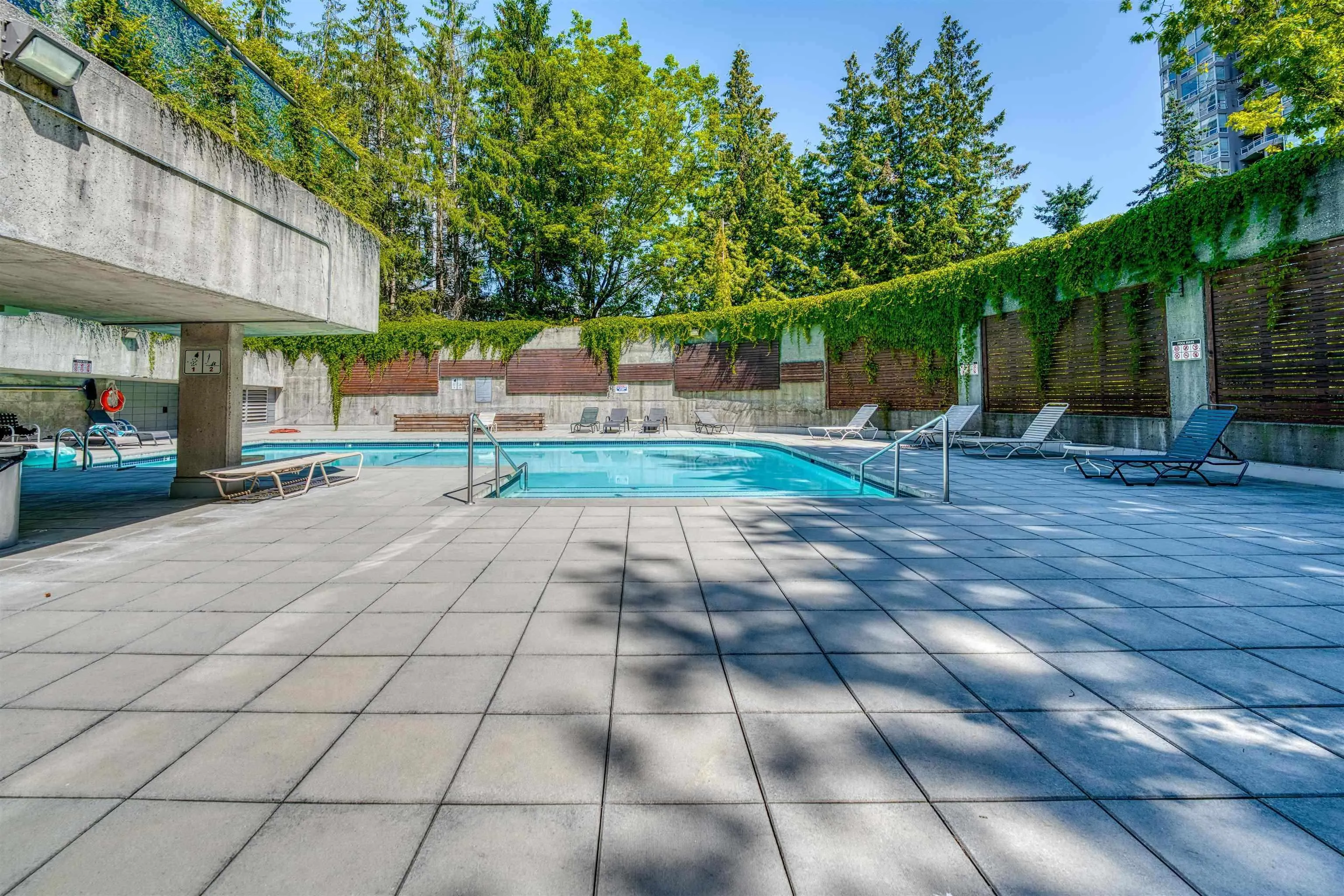 401 9521 Cardston Court
