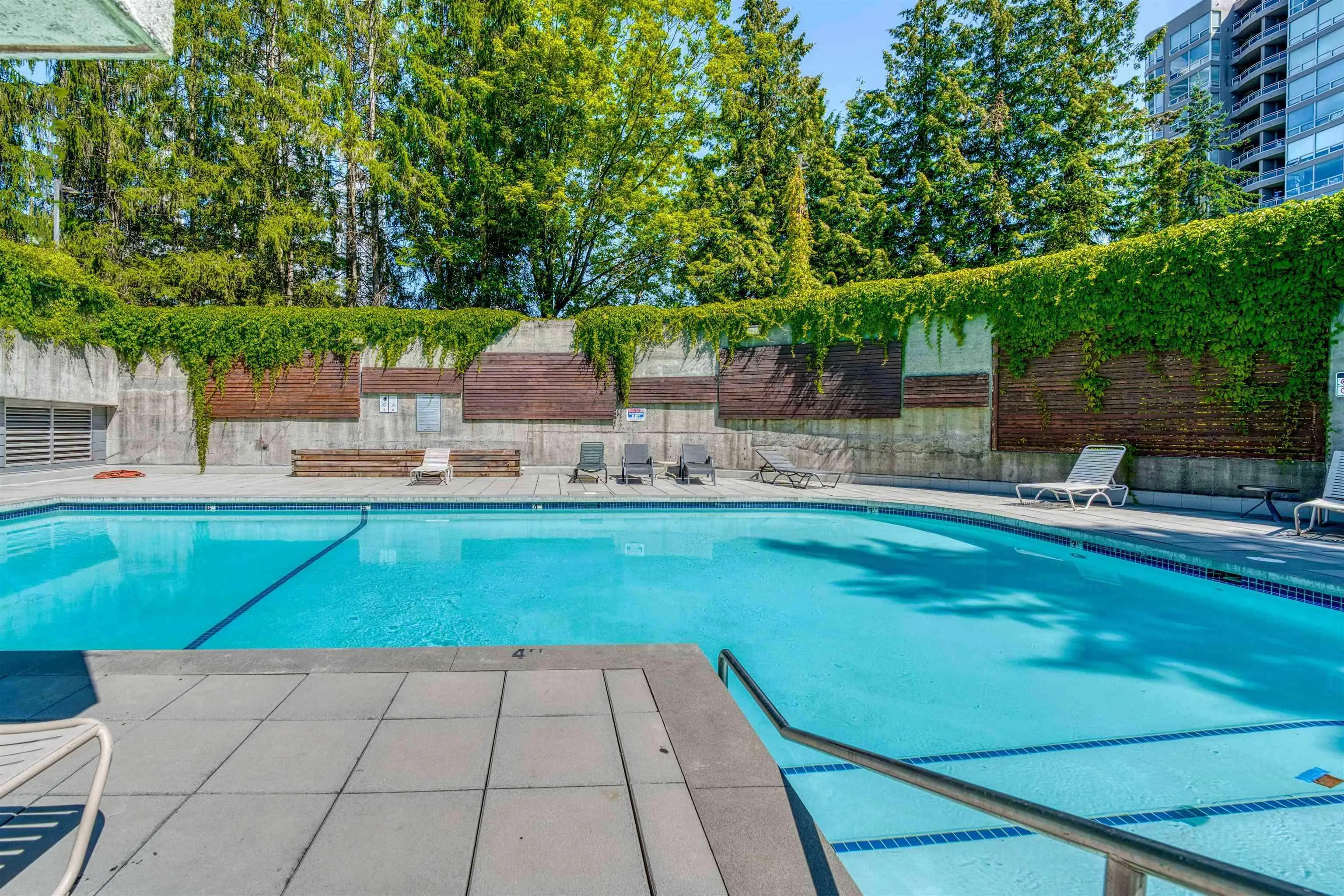 401 9521 Cardston Court