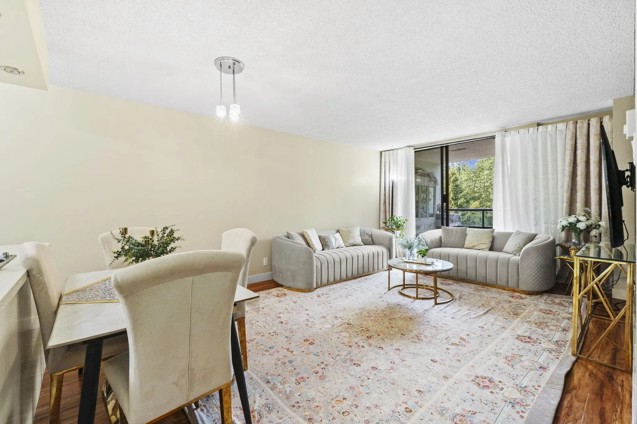 401 9521 Cardston Court