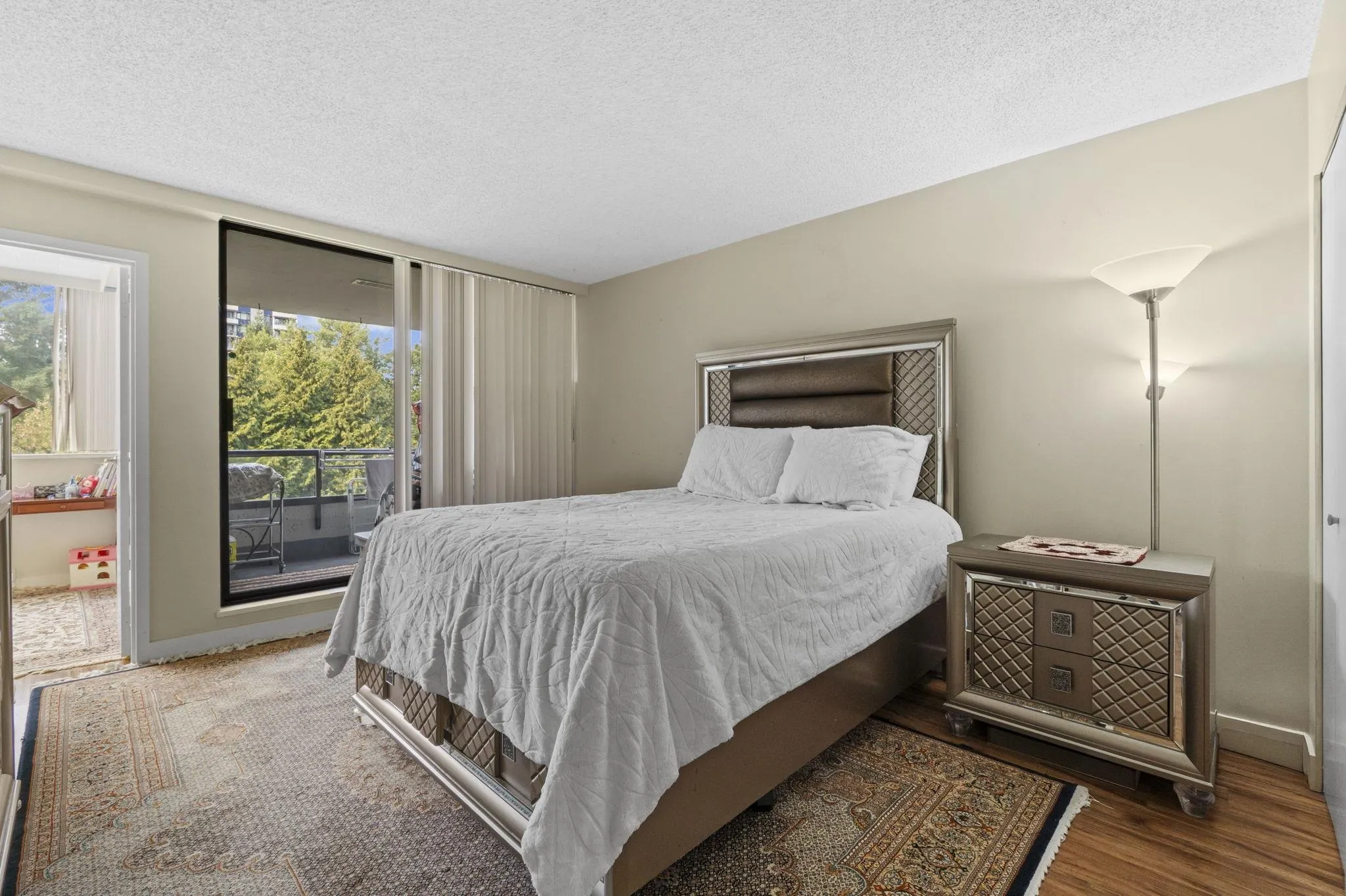 401 9521 Cardston Court