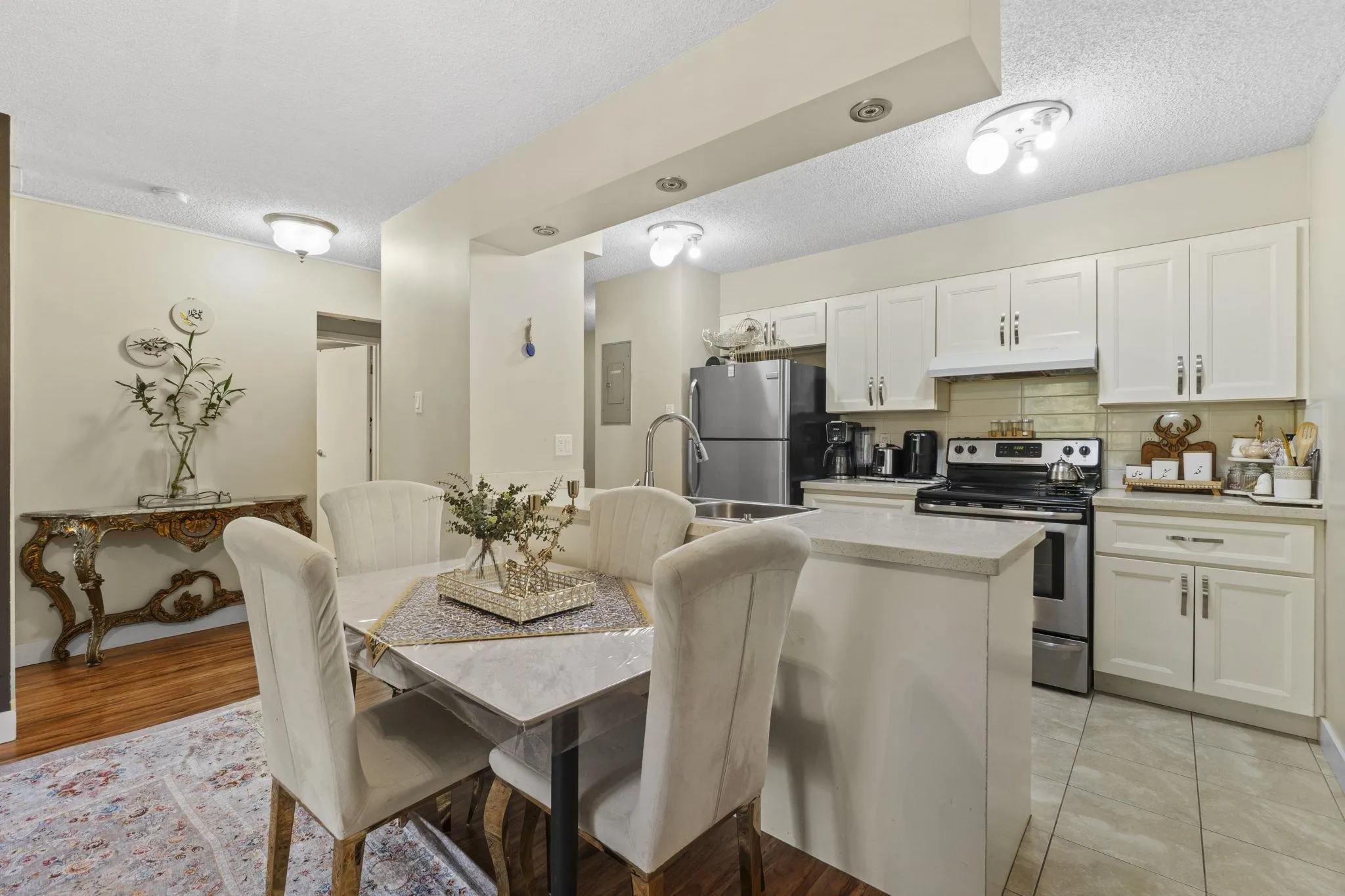401 9521 Cardston Court