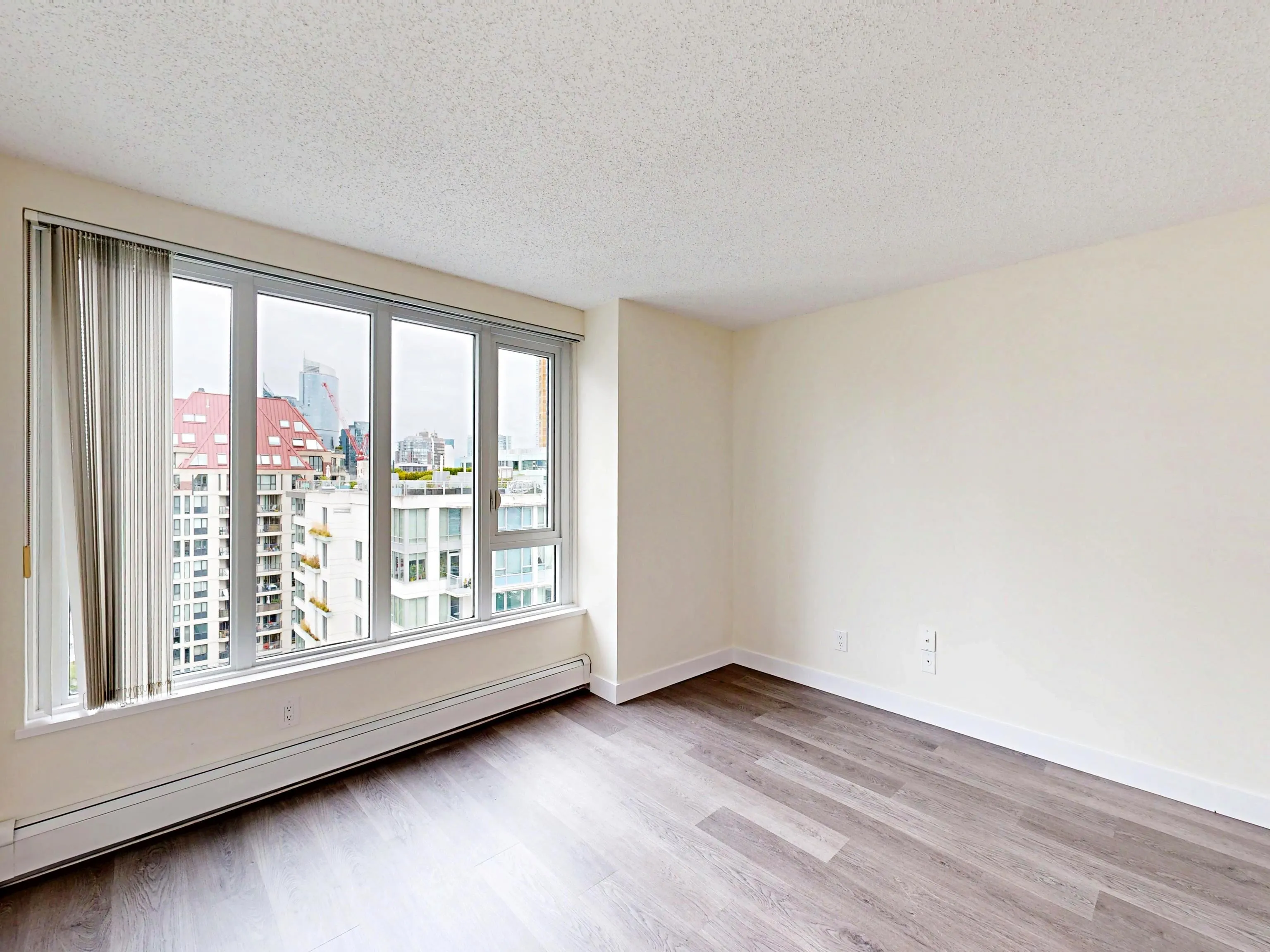 2004 1020 Harwood Street