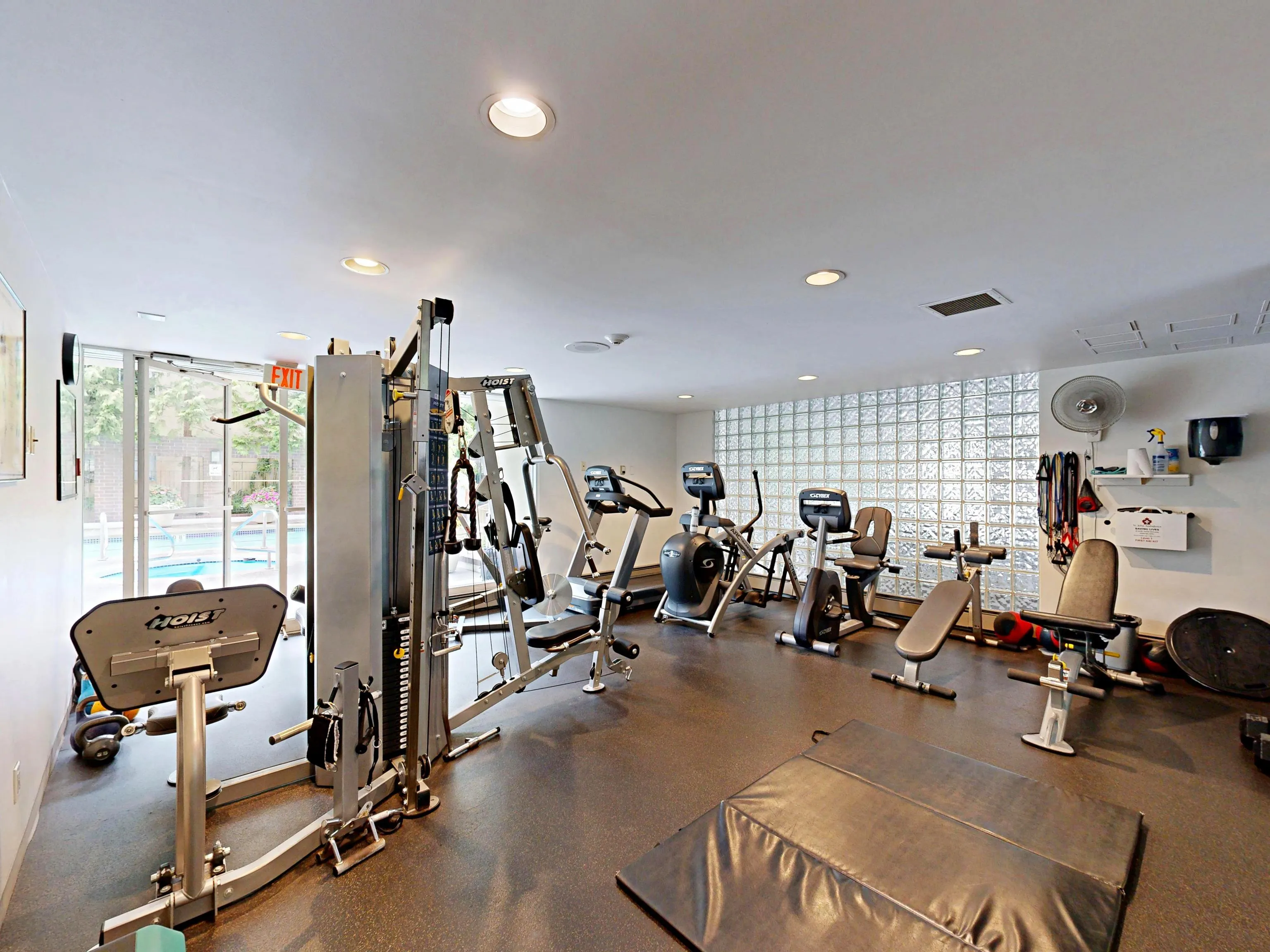 2004 1020 Harwood Street