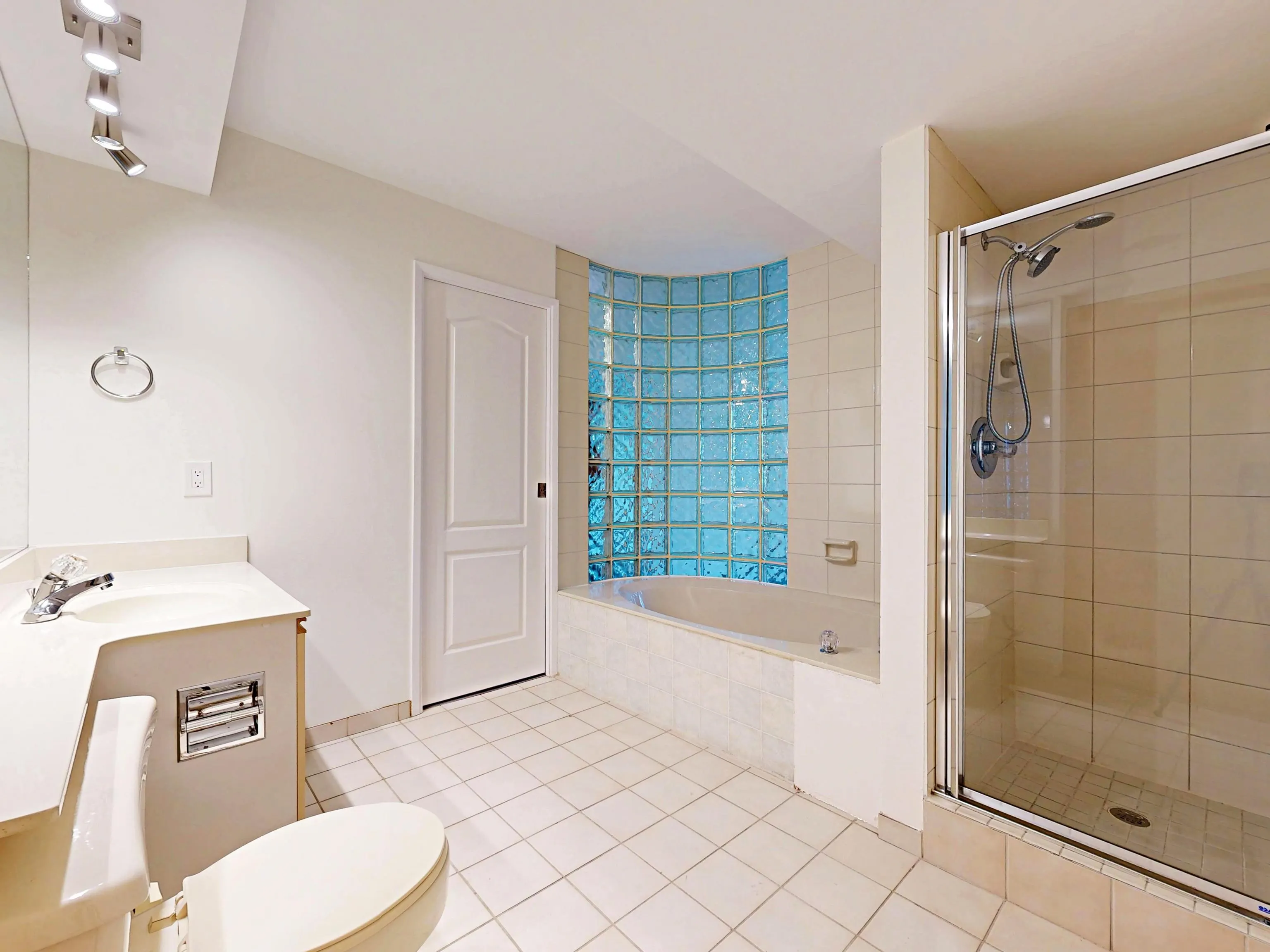 2004 1020 Harwood Street