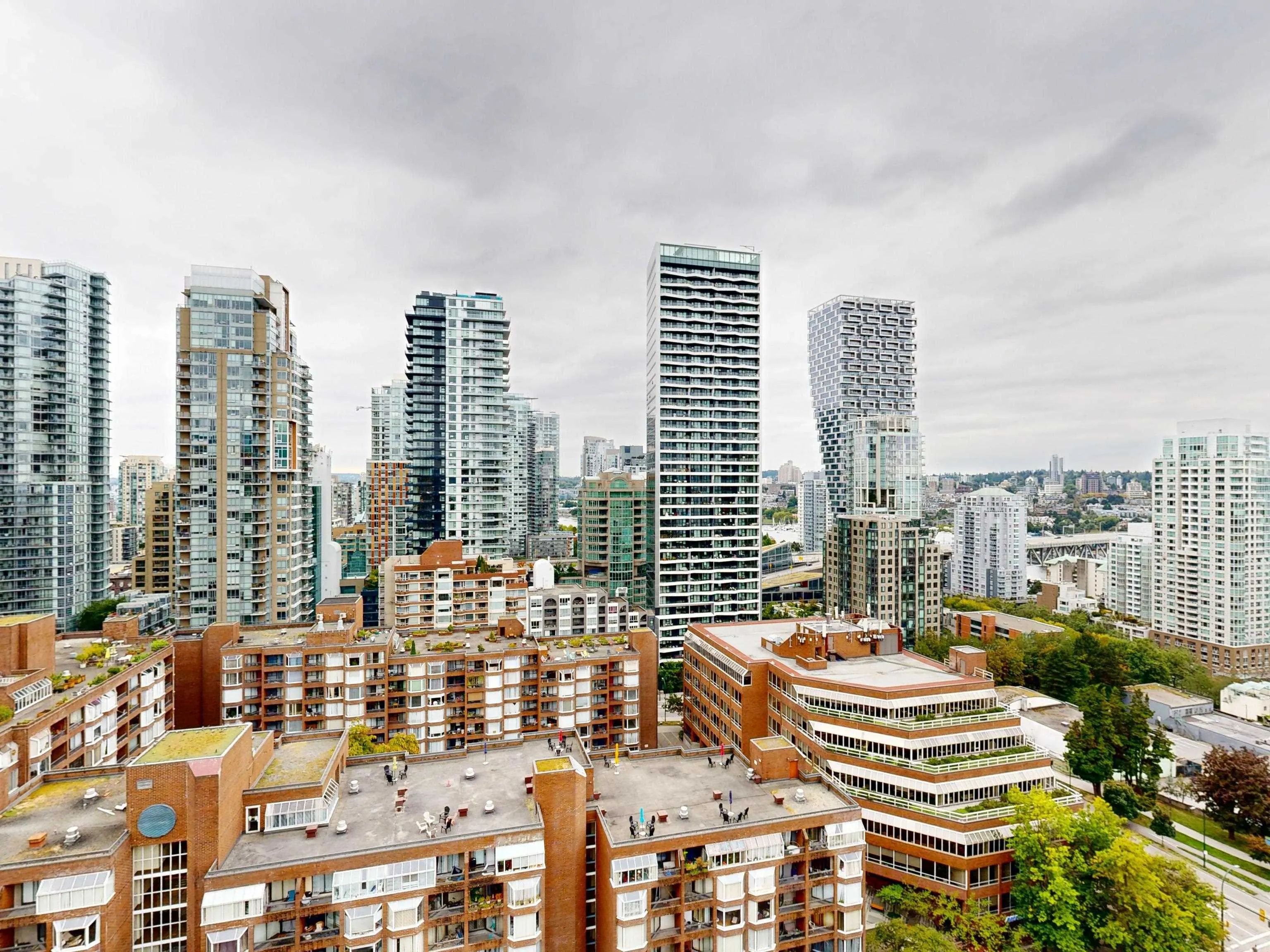 2004 1020 Harwood Street