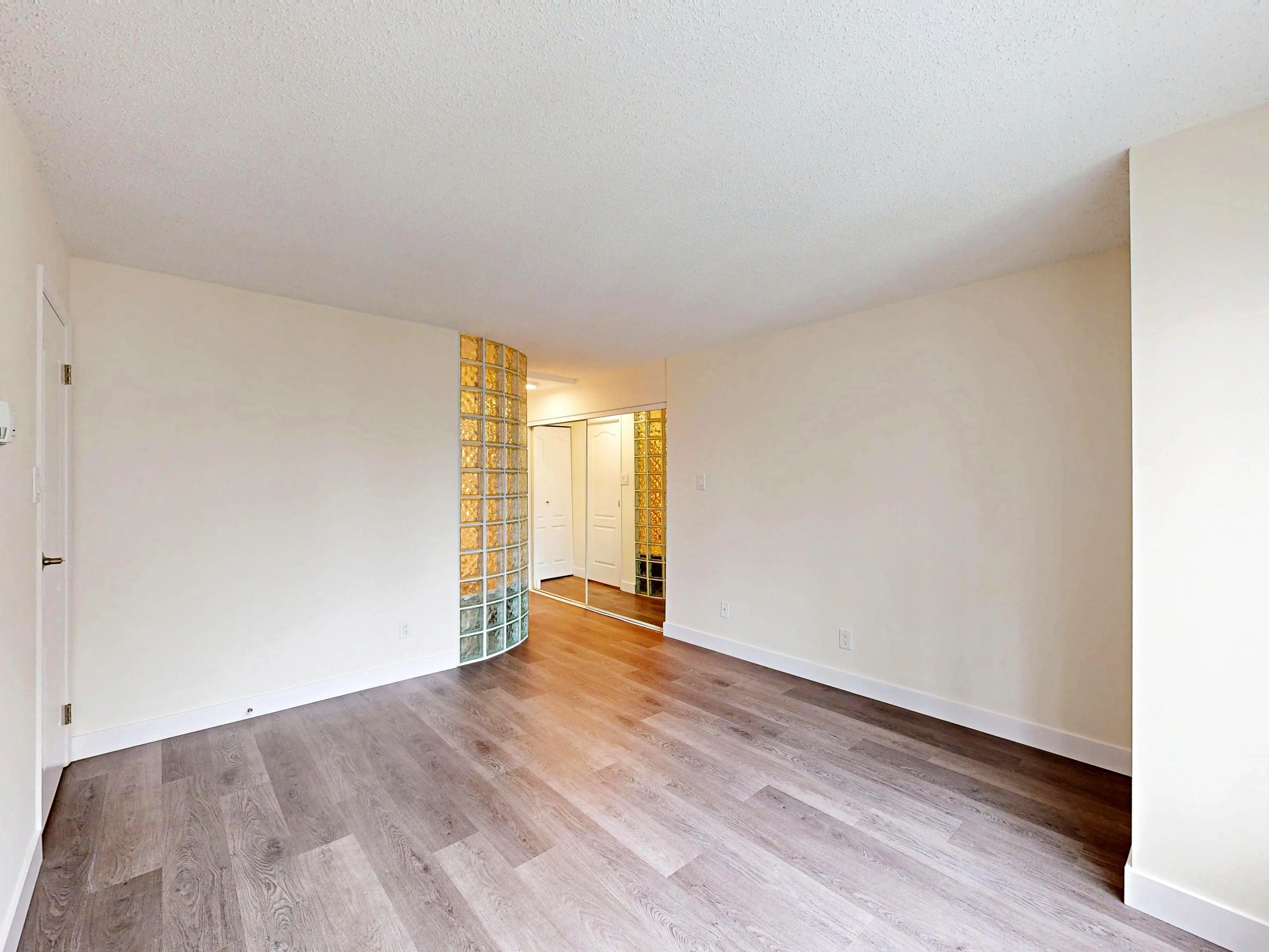 2004 1020 Harwood Street