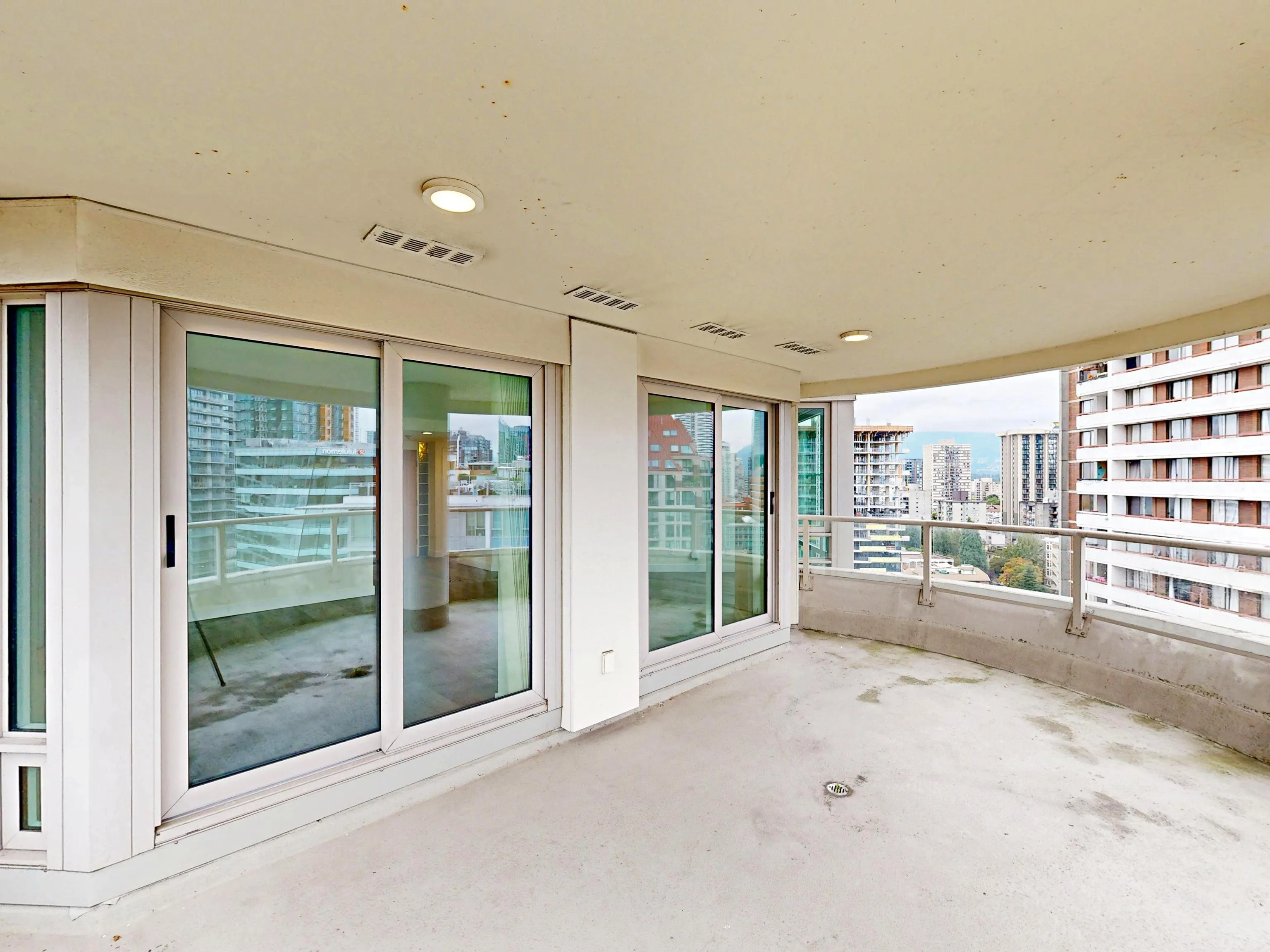 2004 1020 Harwood Street