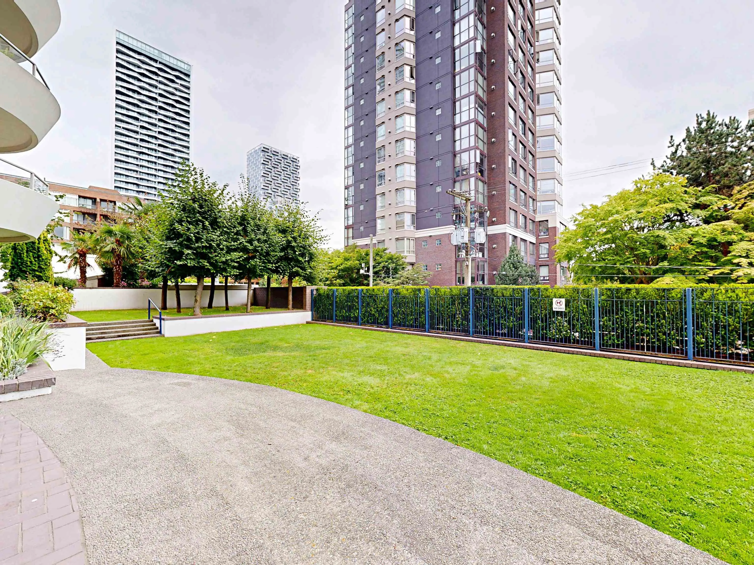 2004 1020 Harwood Street