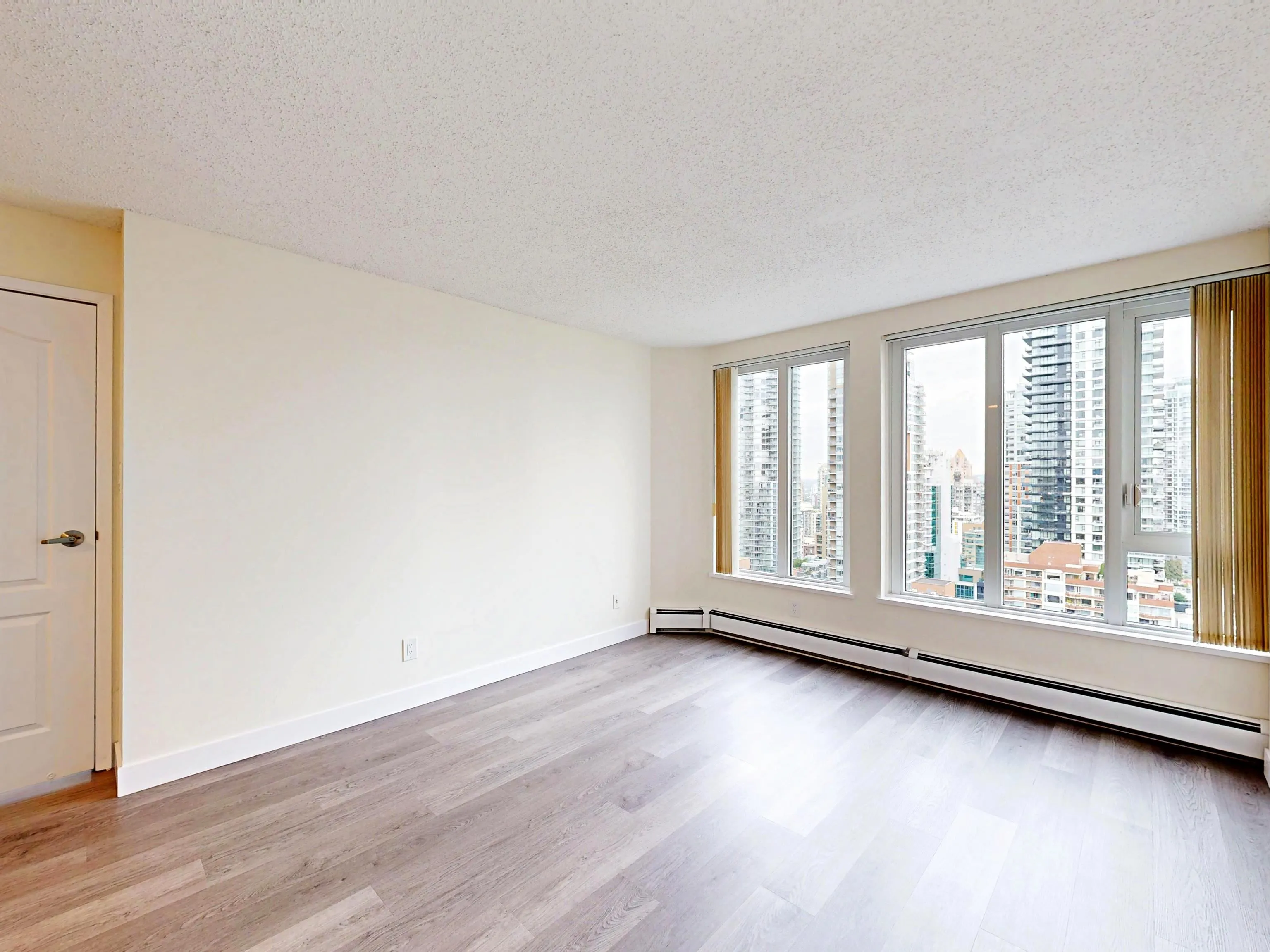 2004 1020 Harwood Street