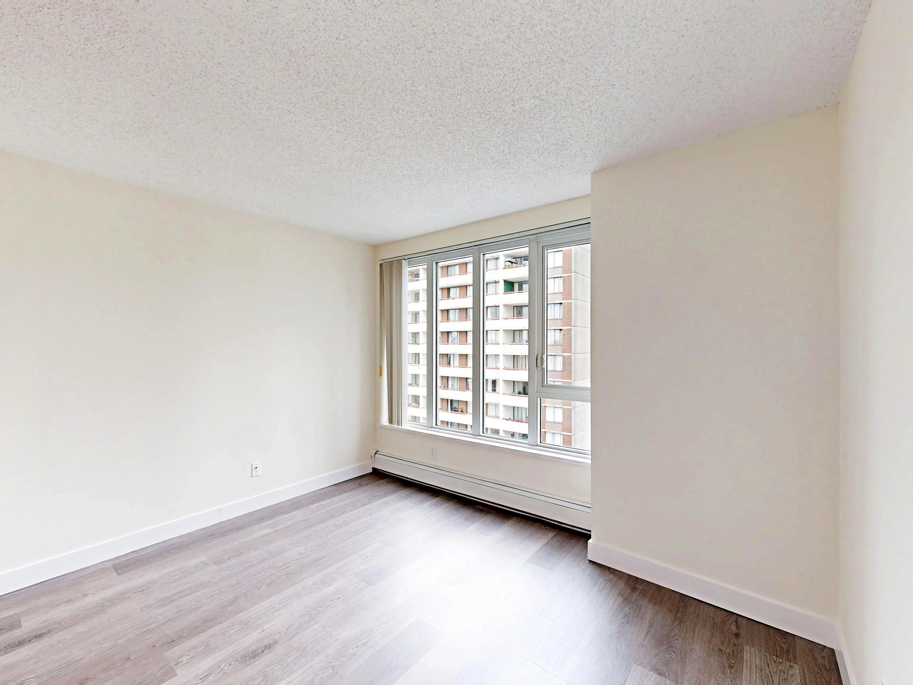 2004 1020 Harwood Street