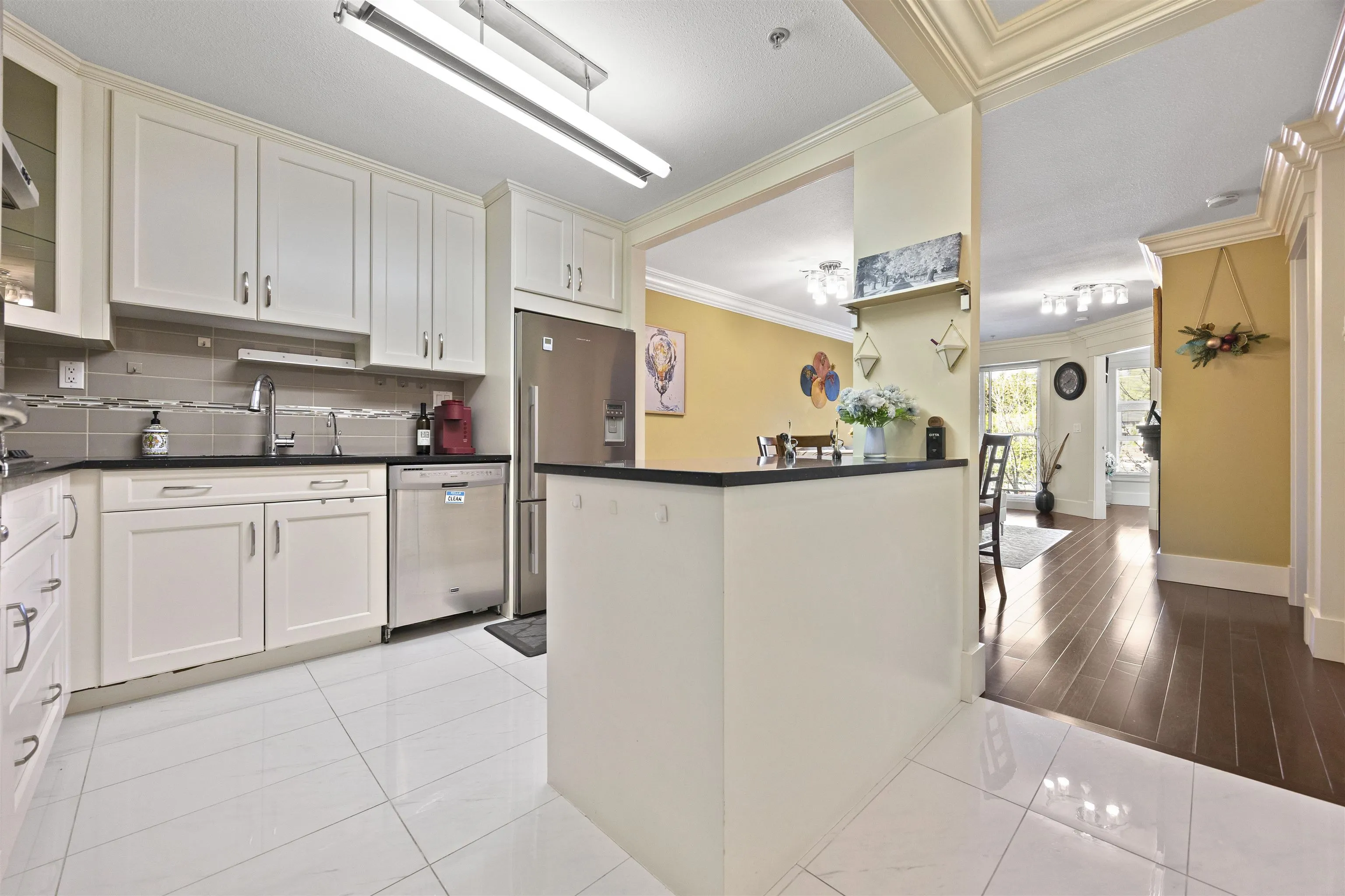 312 5723 Collingwood Street
