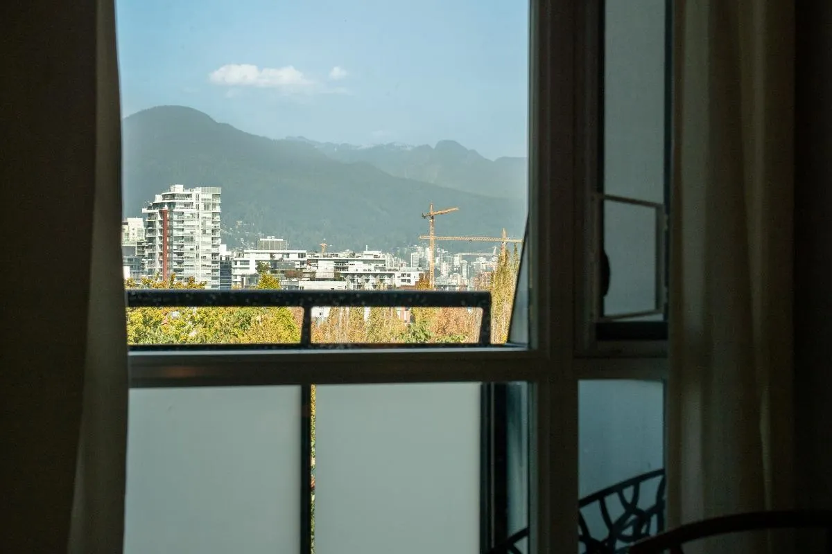 311 2515 Ontario Street