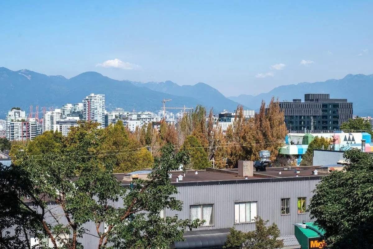 311 2515 Ontario Street