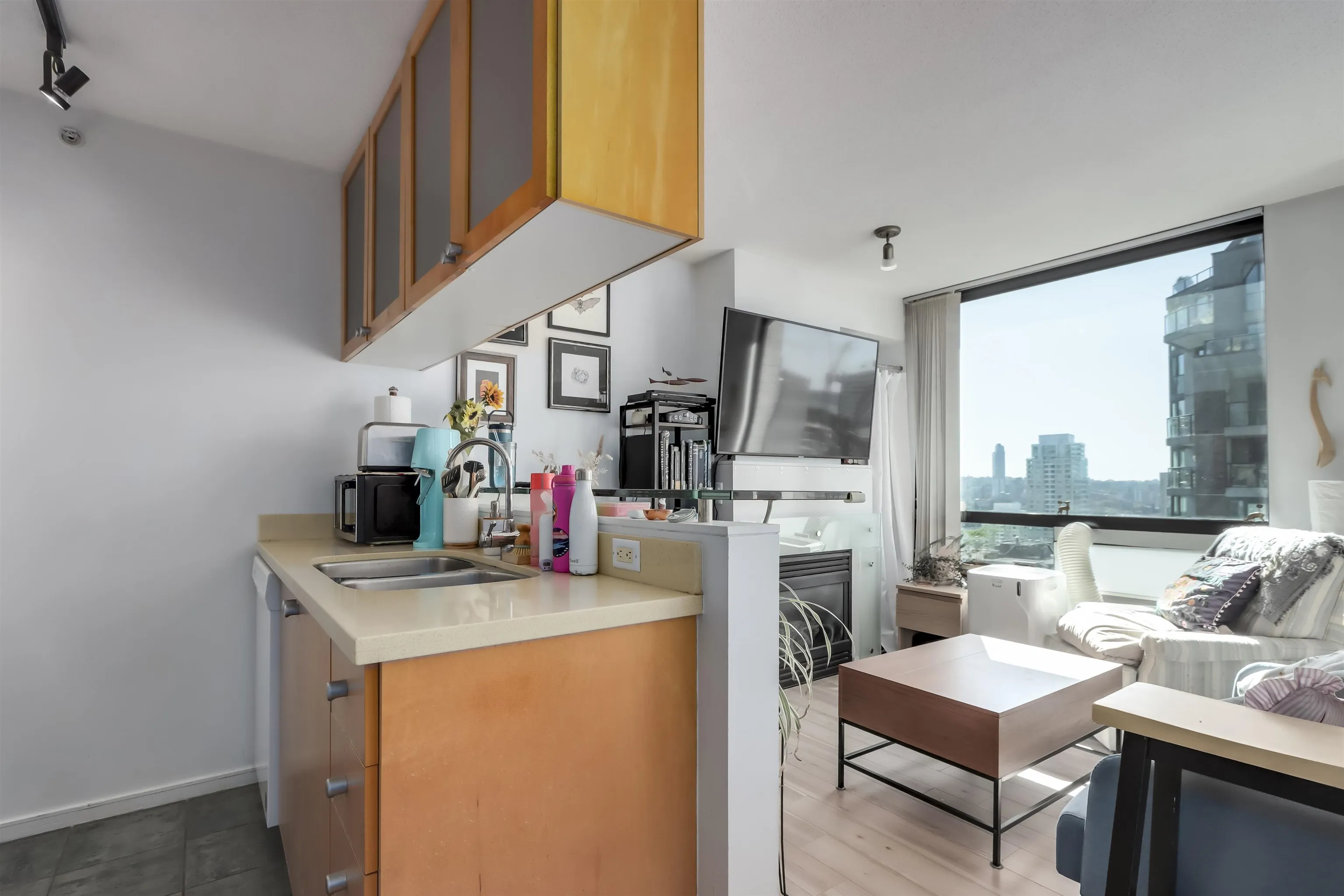 1406 1003 Burnaby Street