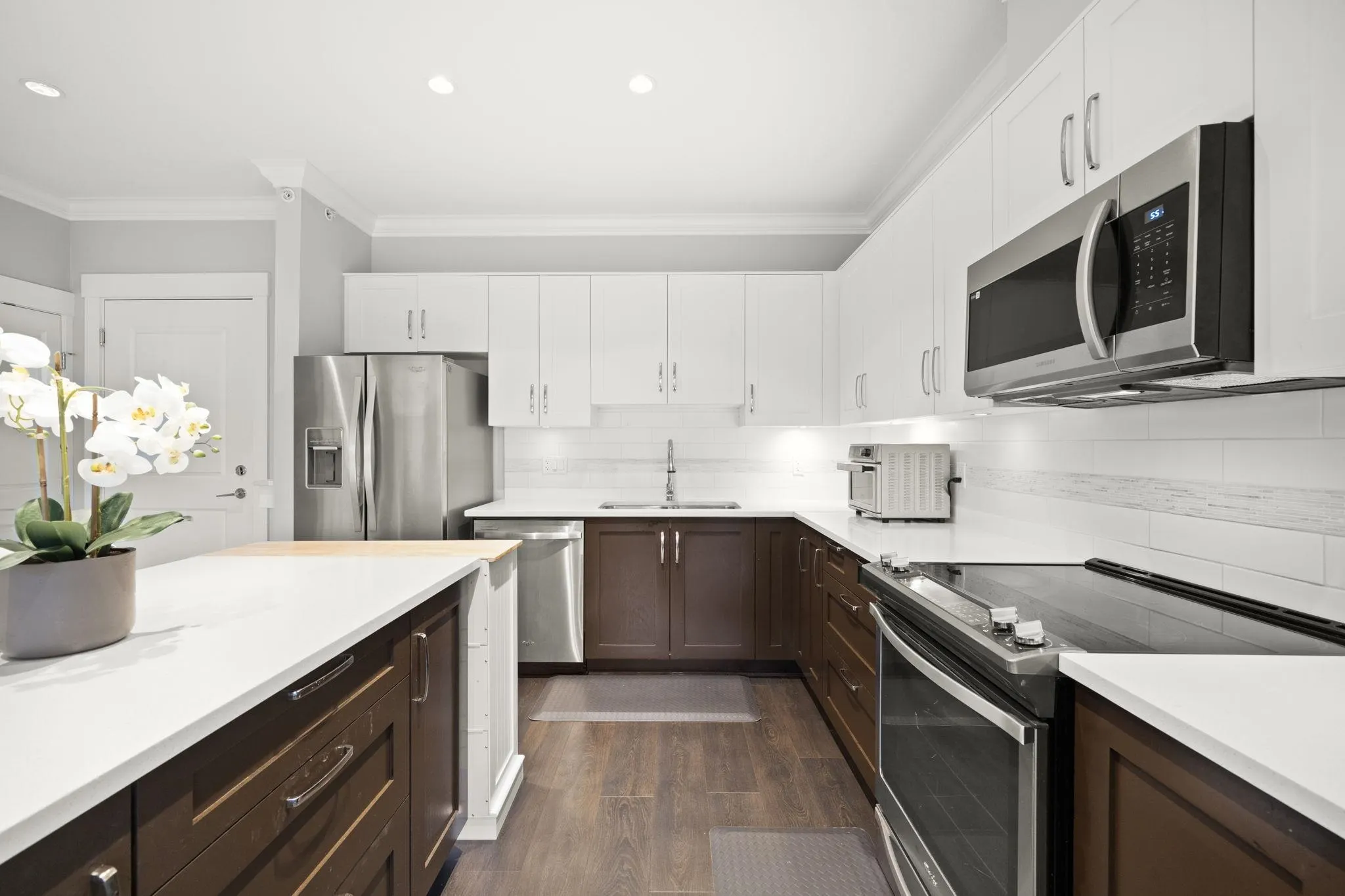 419 20728 Willoughby Town Centre Drive