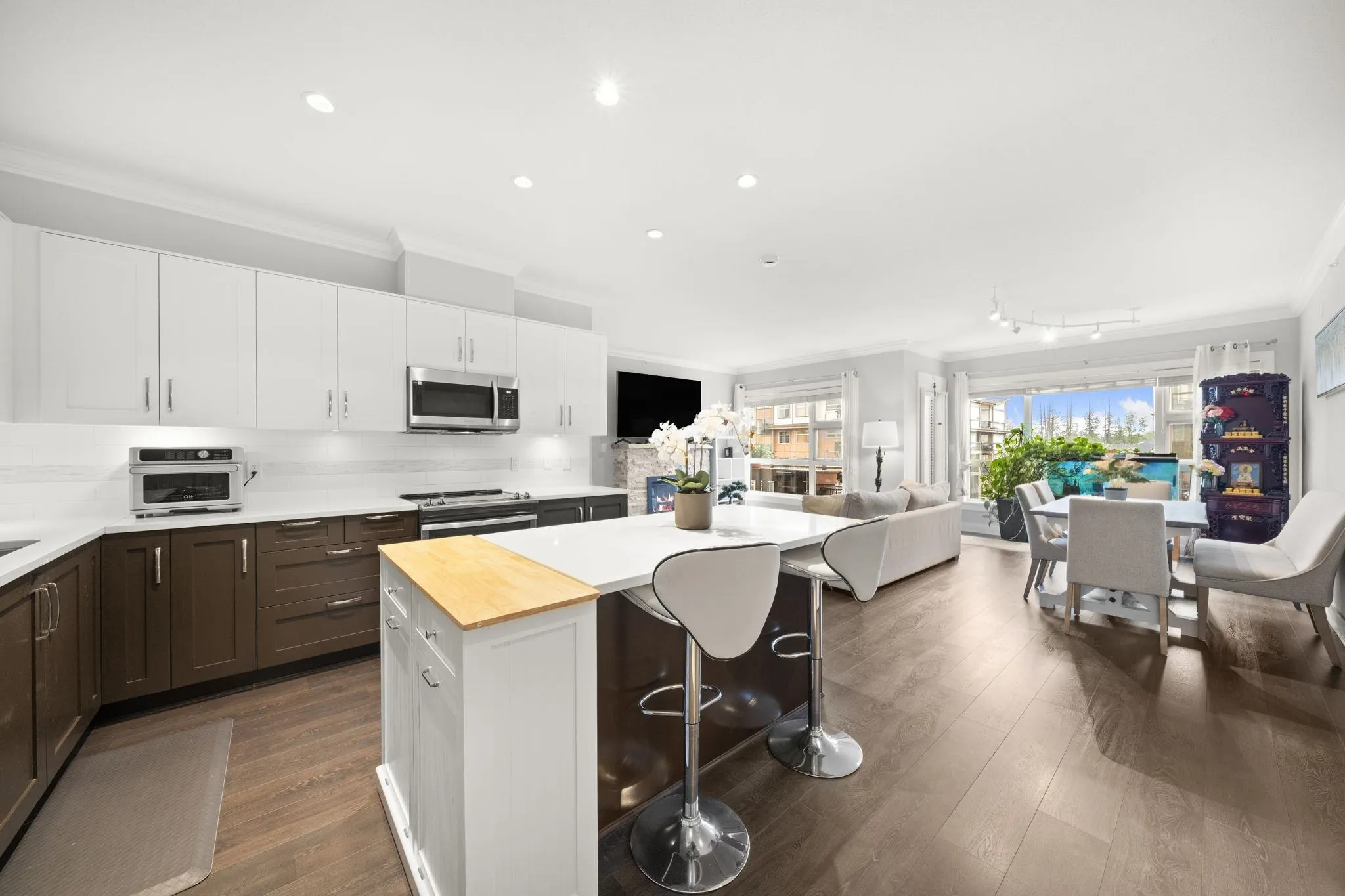 419 20728 Willoughby Town Centre Drive