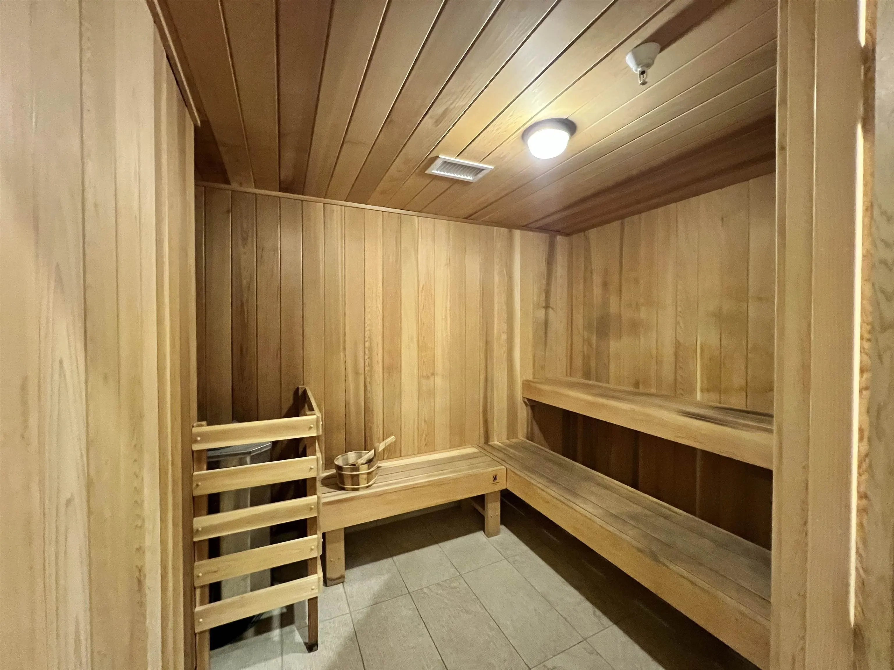 1406 1588 Johnston Road