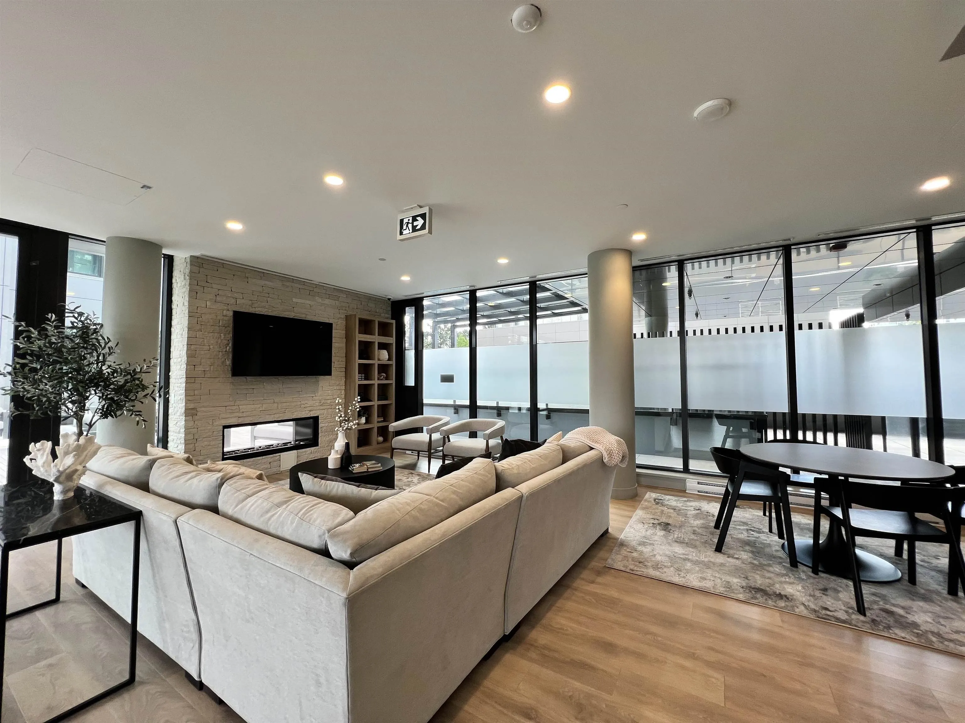 1406 1588 Johnston Road