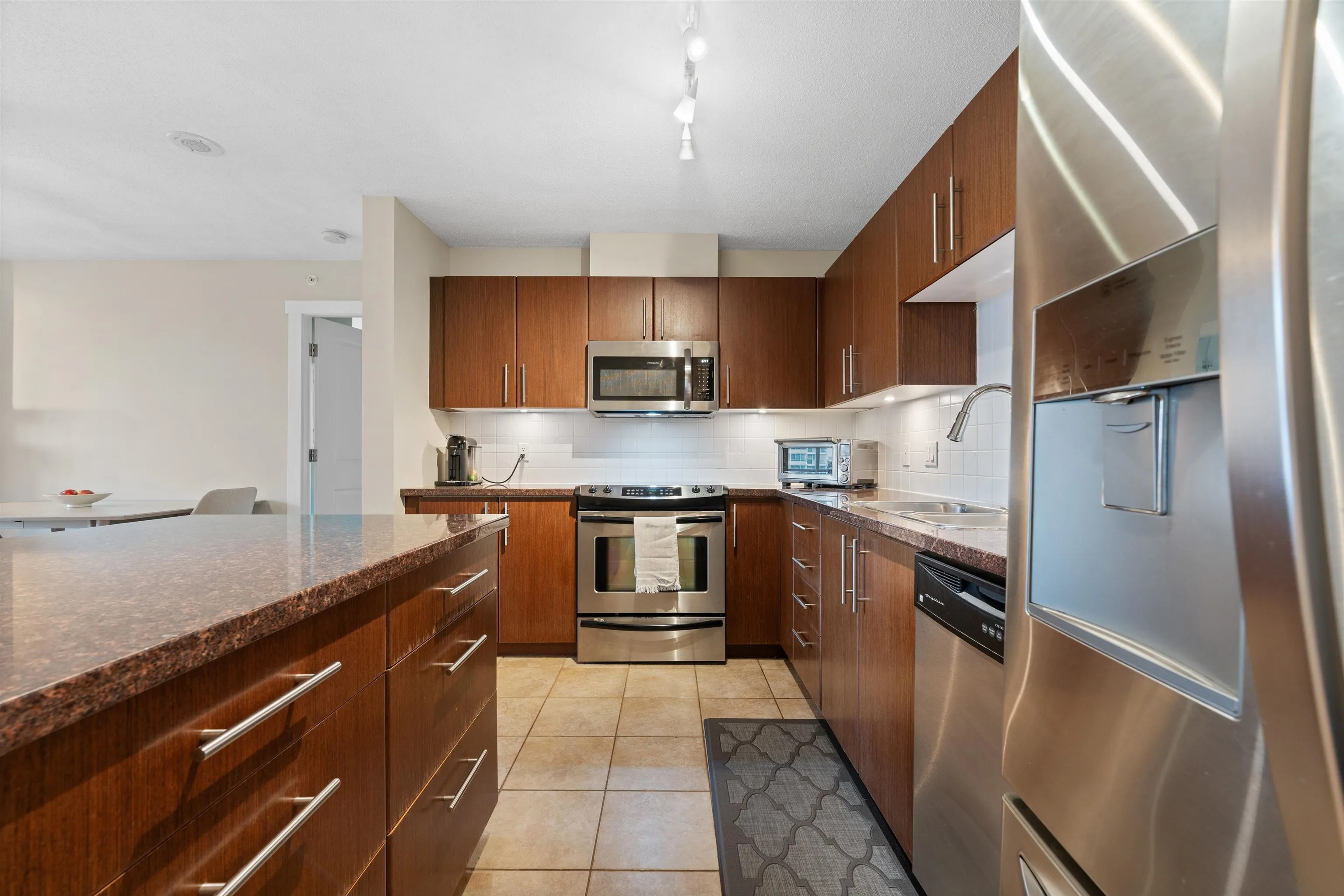 1606 2088 Madison Avenue
