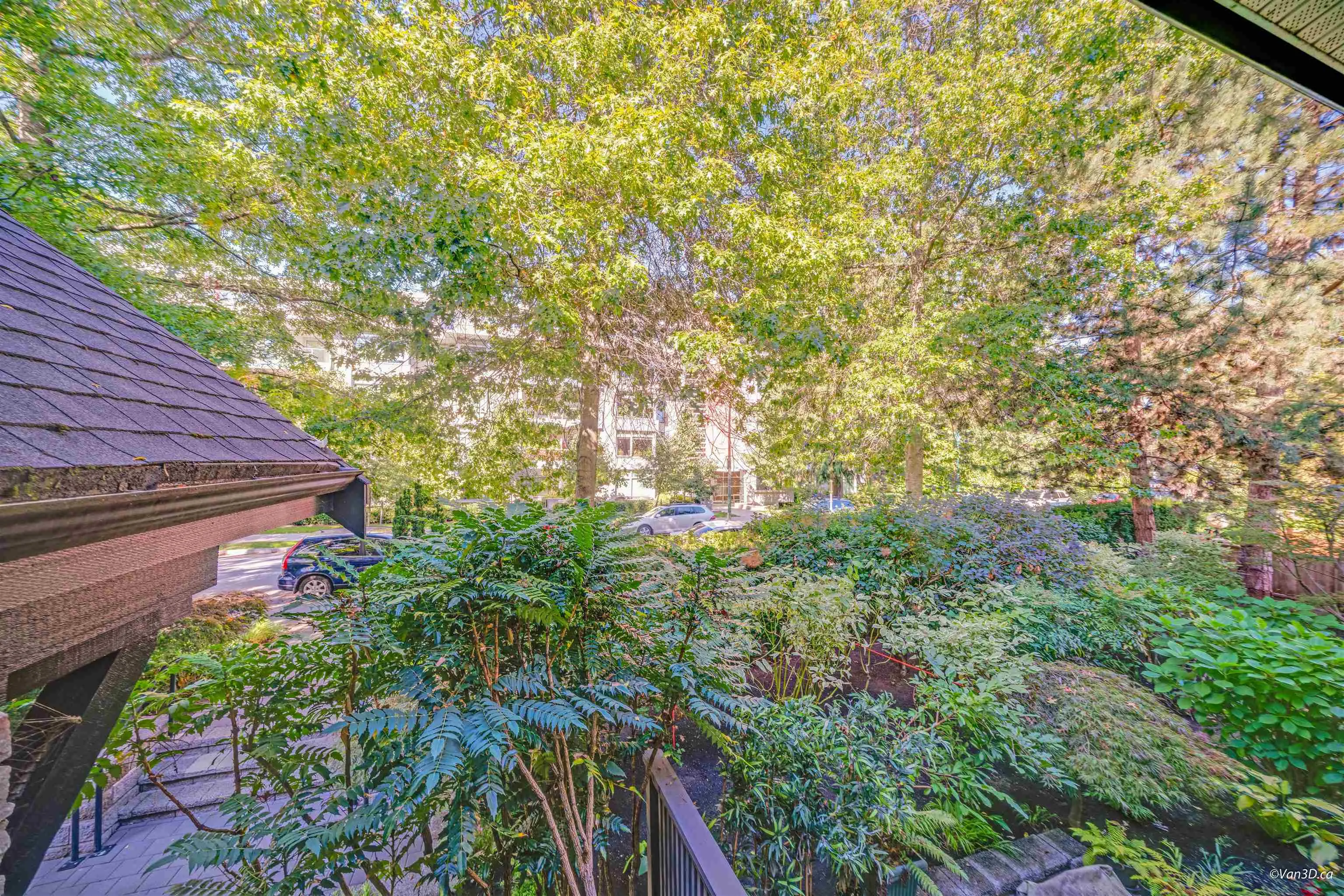 201 736 W 14th Avenue