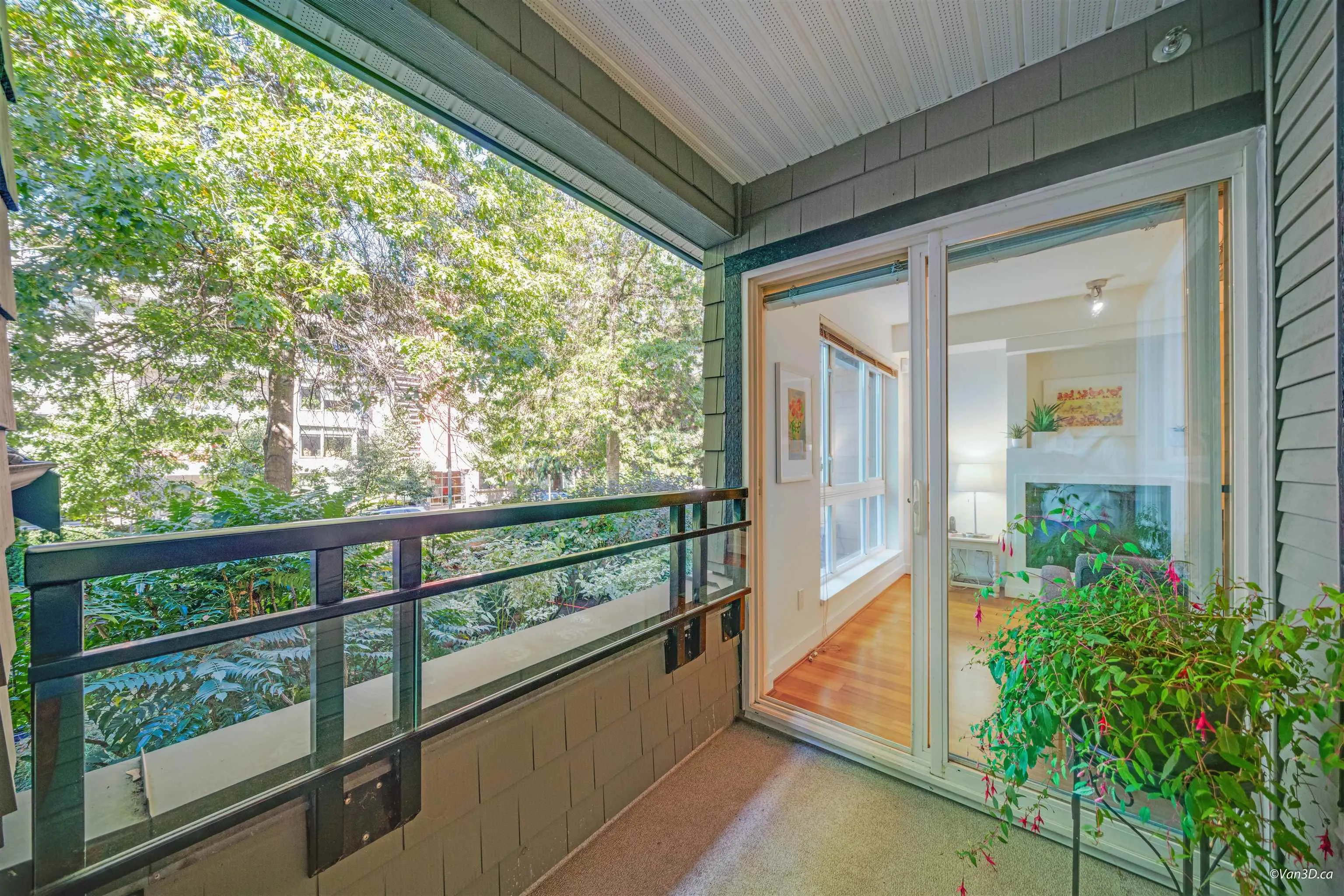201 736 W 14th Avenue