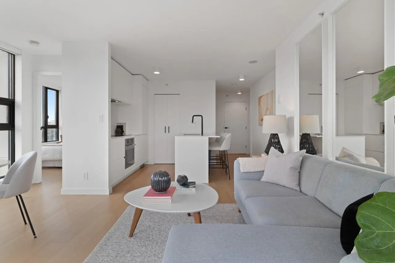 3002 909 Mainland Street