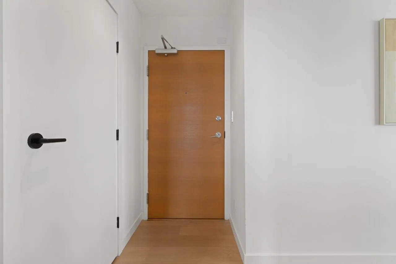 3002 909 Mainland Street