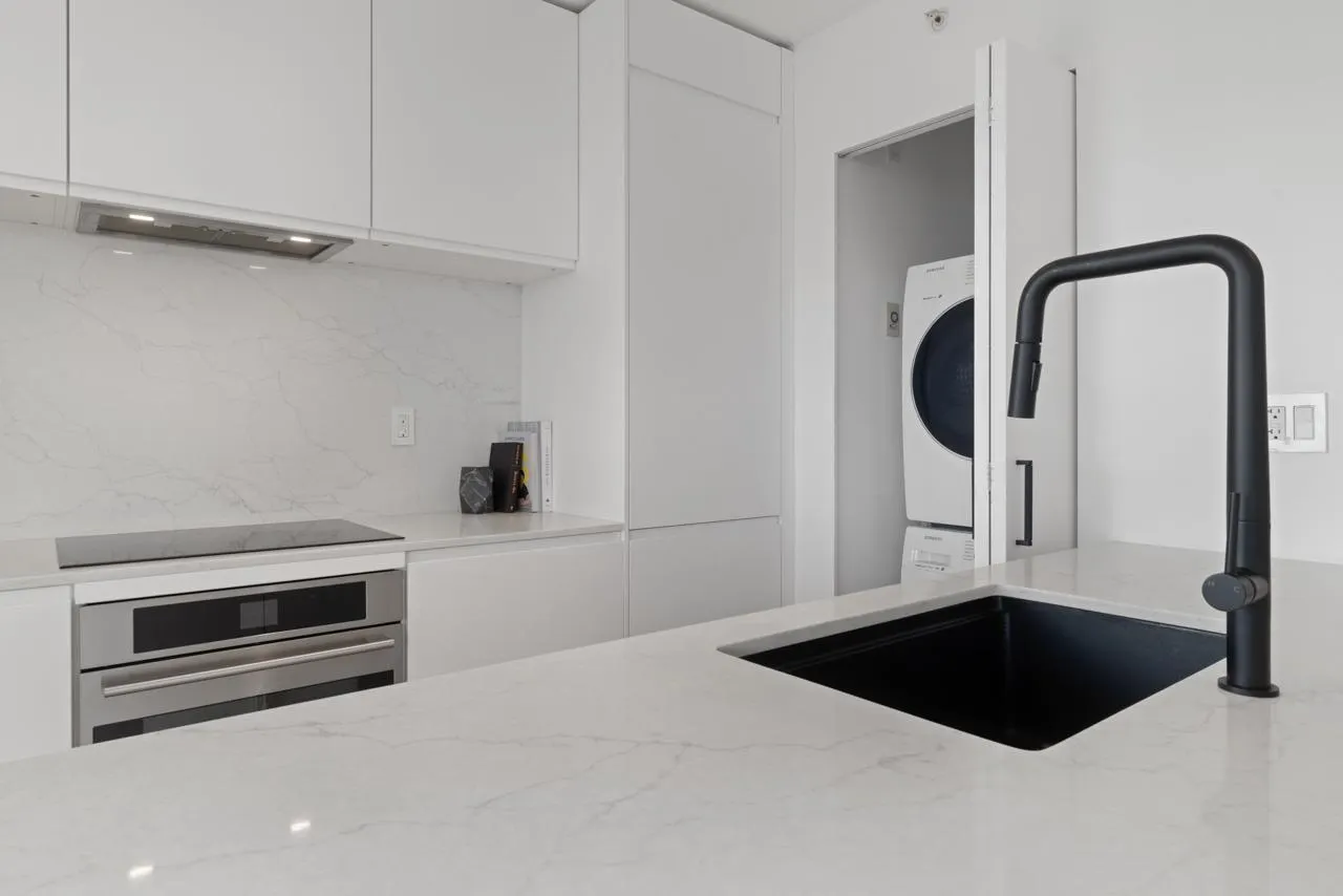 3002 909 Mainland Street