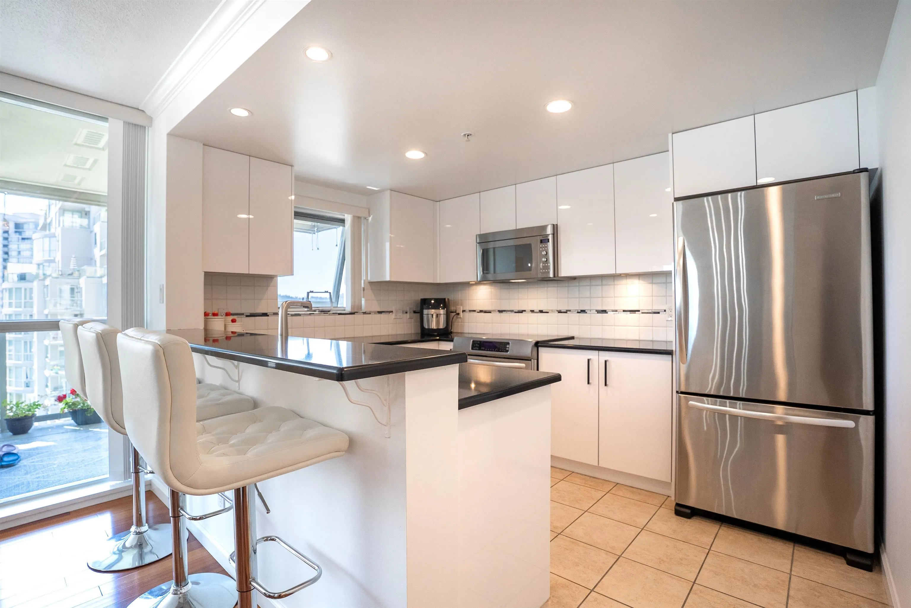 1403 235 Guildford Way