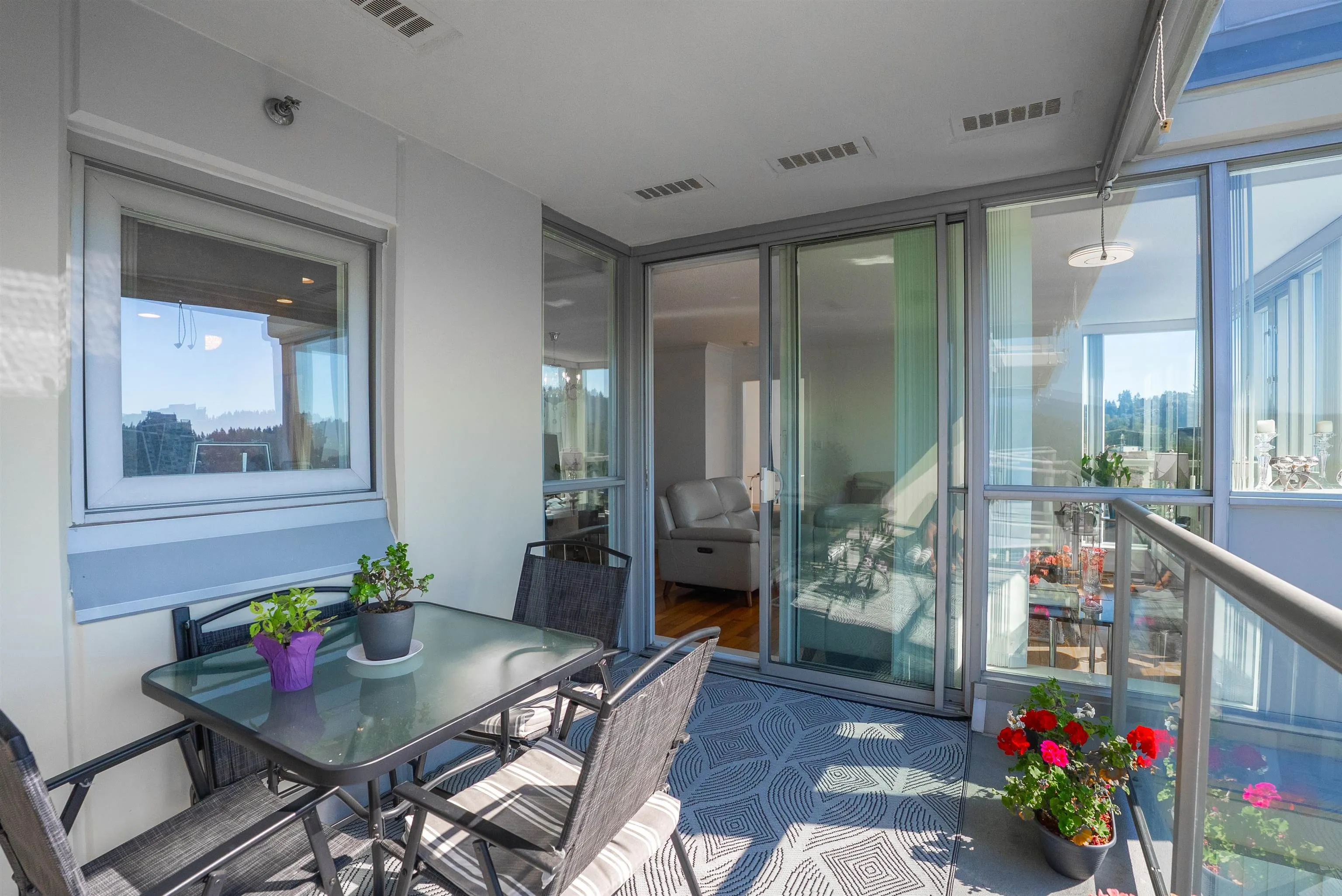 1403 235 Guildford Way