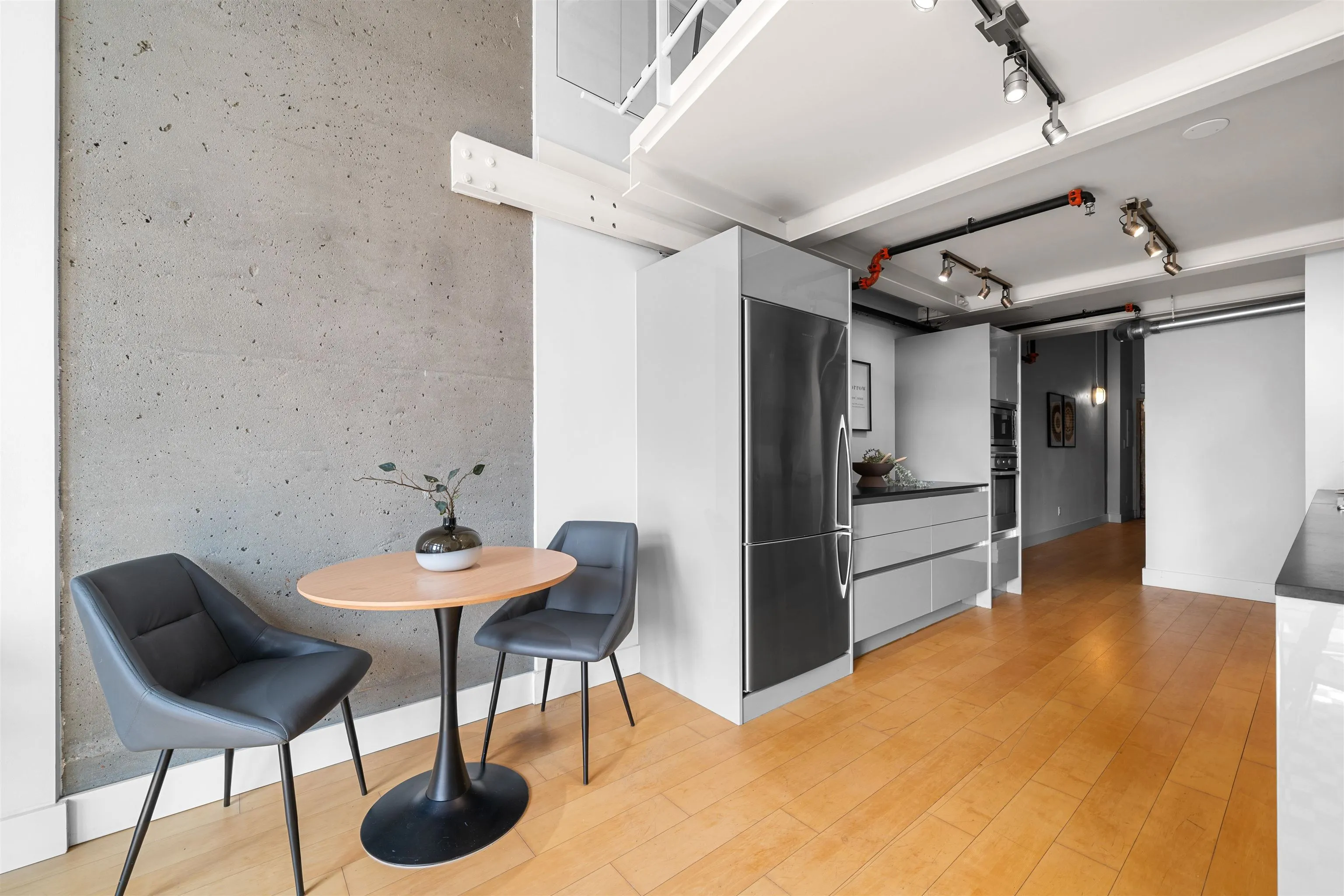 413 1529 W 6th Avenue