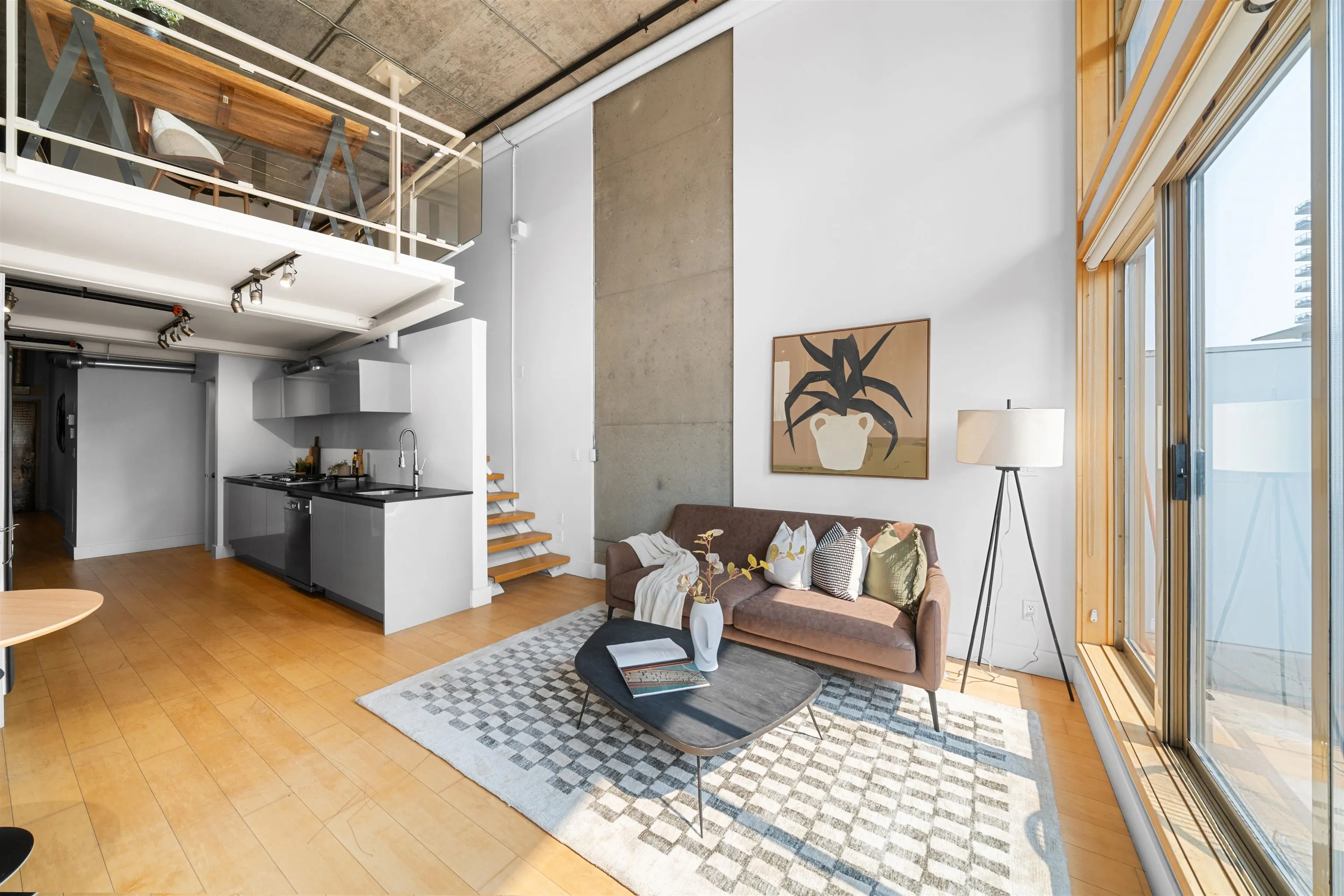 413 1529 W 6th Avenue